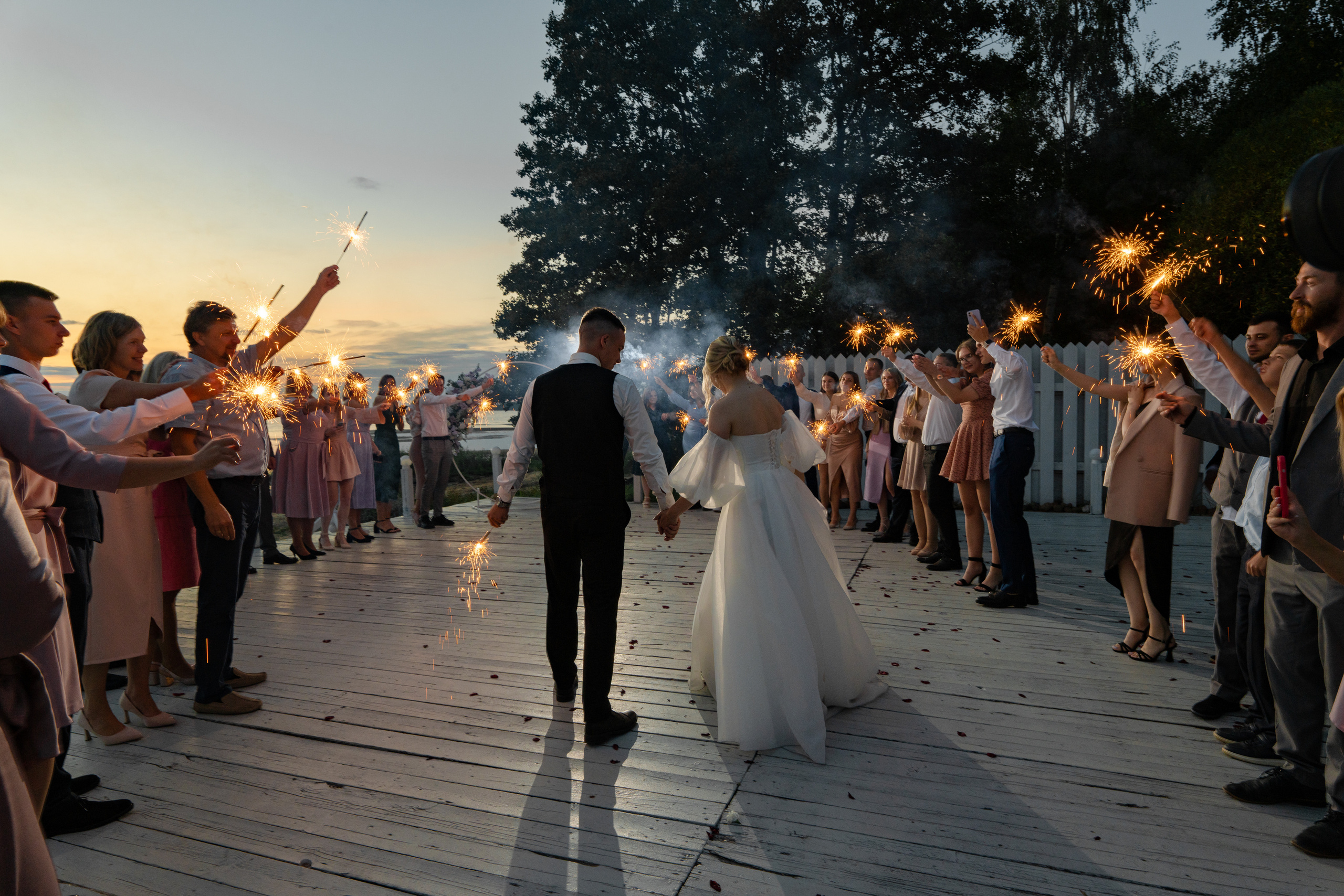 Летняя выездная свадебная регистрация в Санкт-Петербурге. Свадебный фотограф Александр Невский в Санкт-Петербурге
