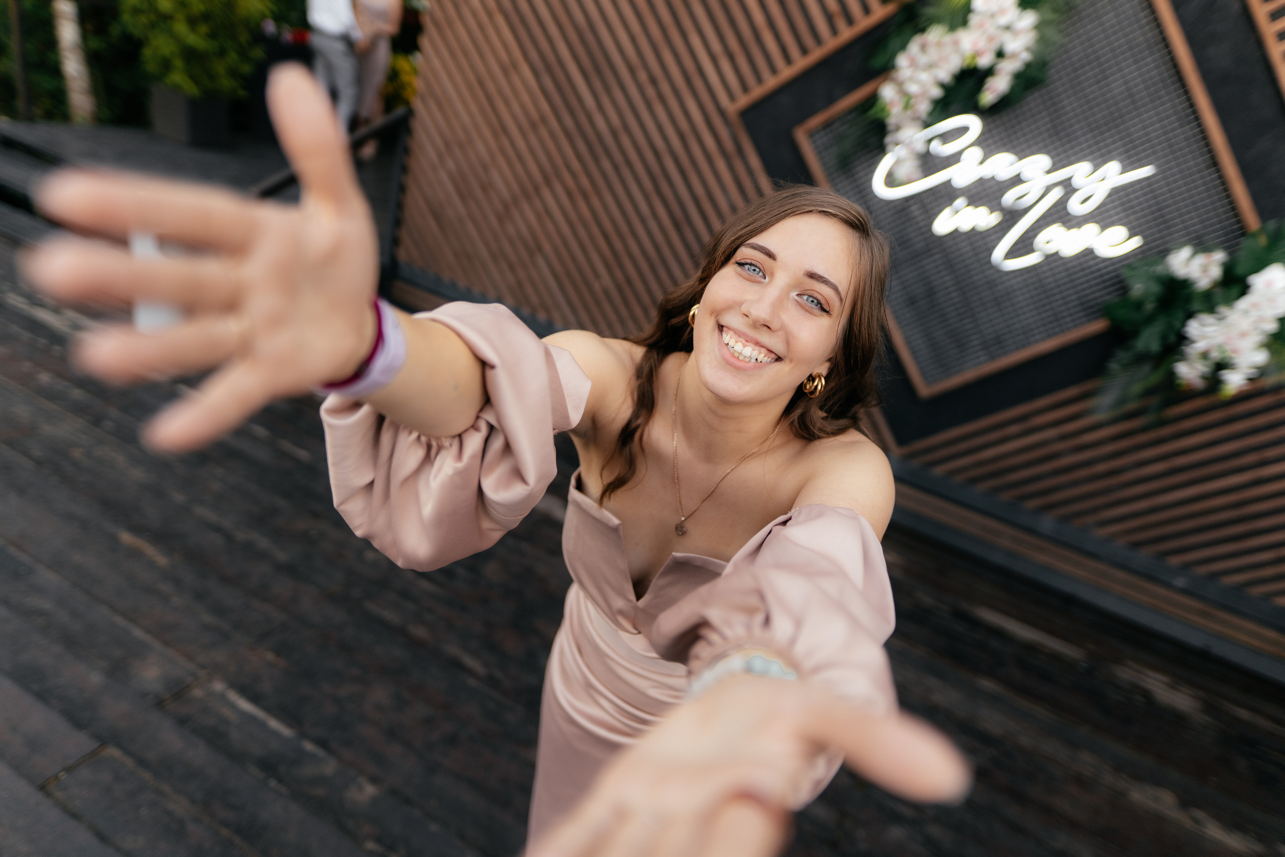 Летняя выездная свадебная регистрация в Санкт-Петербурге. Свадебный фотограф Александр Невский в Санкт-Петербурге