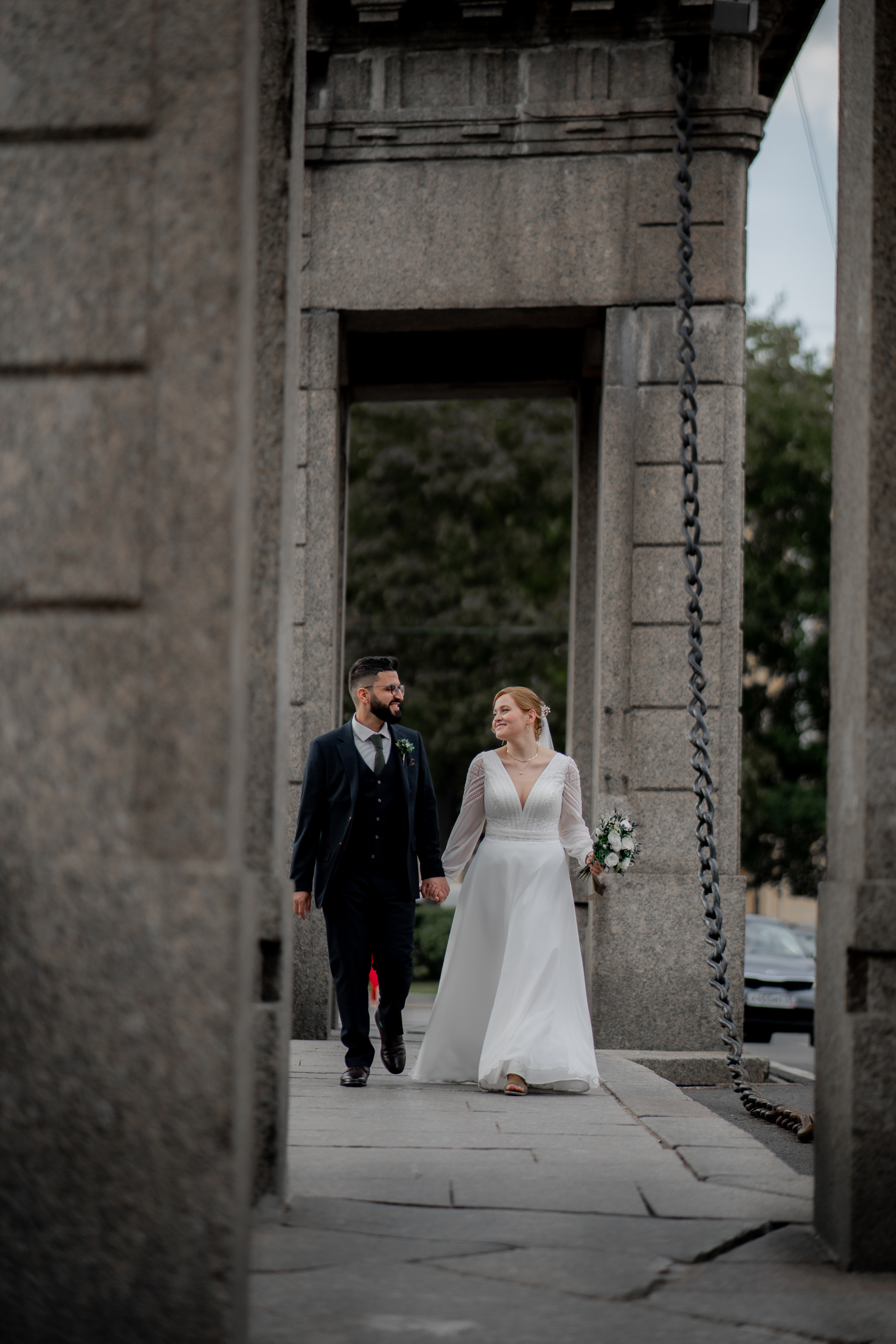 Летняя свадебная фотосессия на закате в Санкт-Петербурге. Свадебный фотограф Александр Невский в Санкт-Петербурге