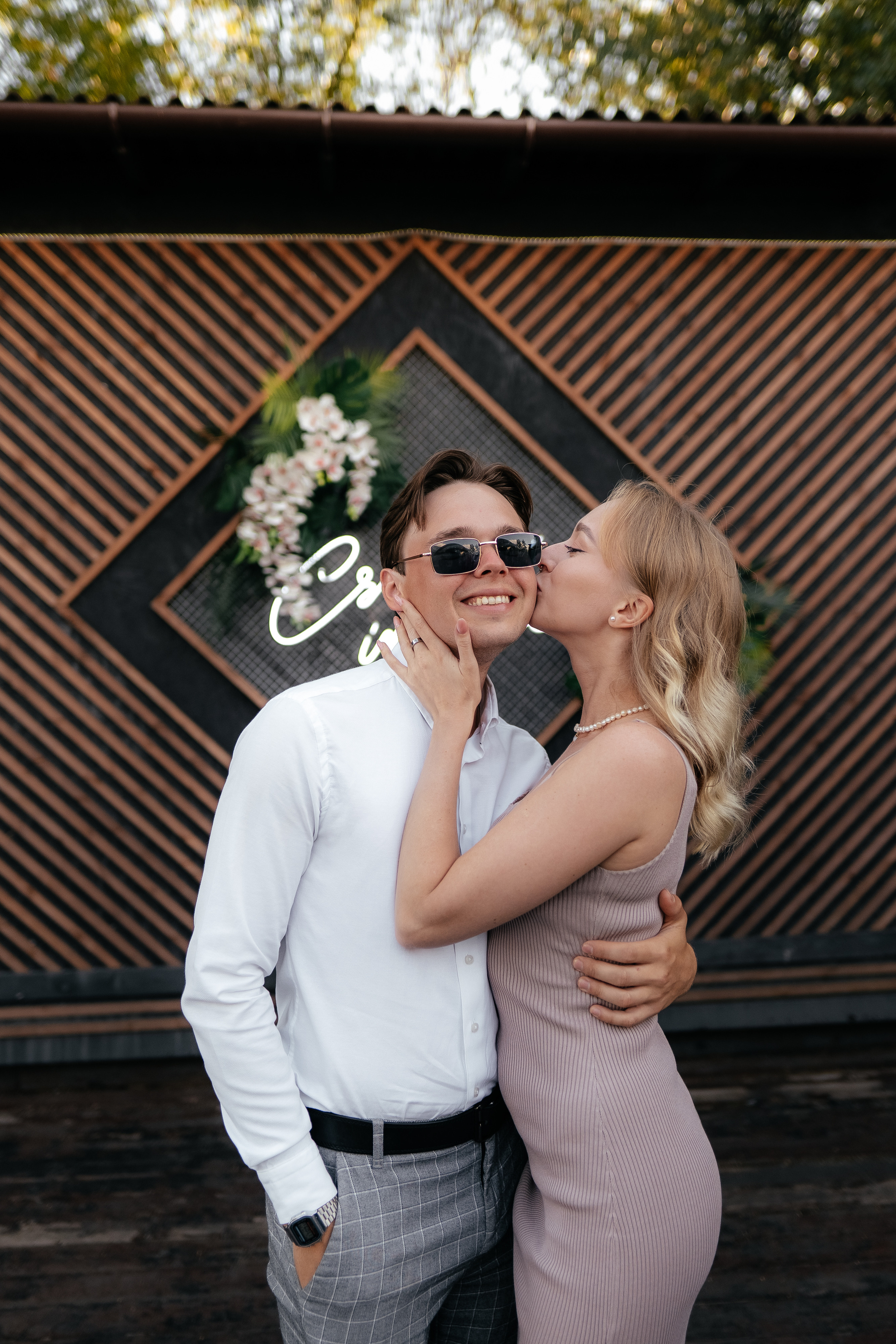 Летняя выездная свадебная регистрация в Санкт-Петербурге. Свадебный фотограф Александр Невский в Санкт-Петербурге