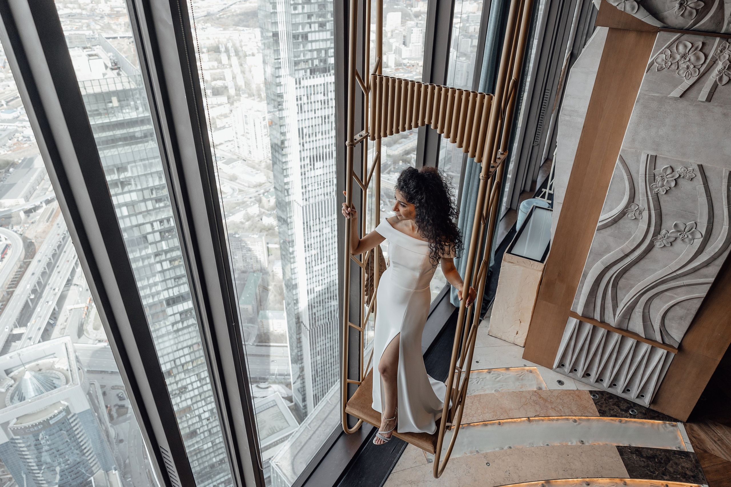 свадебная фотосессия в ресторане бердс башня око москва сити