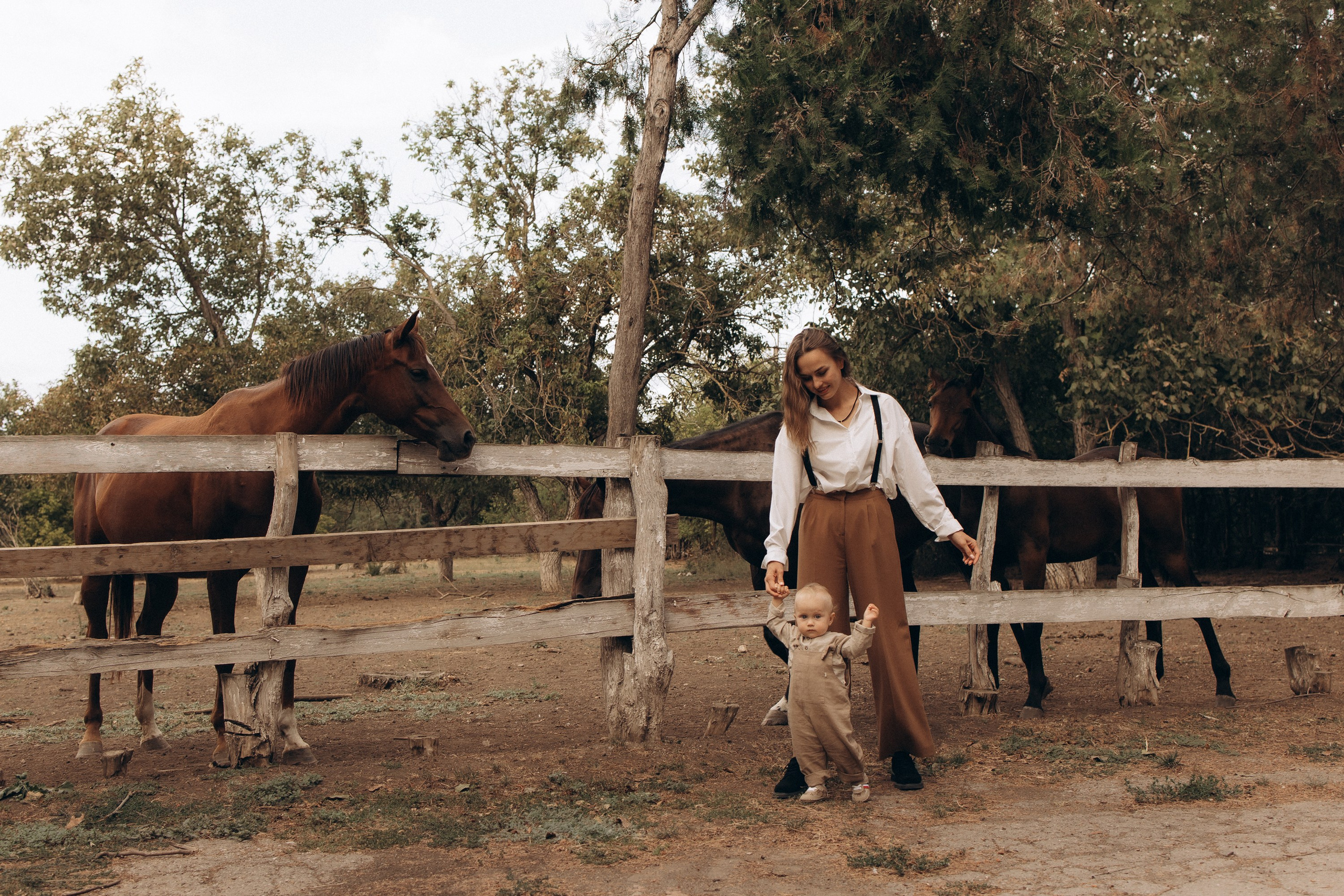 Мама с дочкой. Конюшня. Семейный фотограф в Краснодаре Храмова Анна