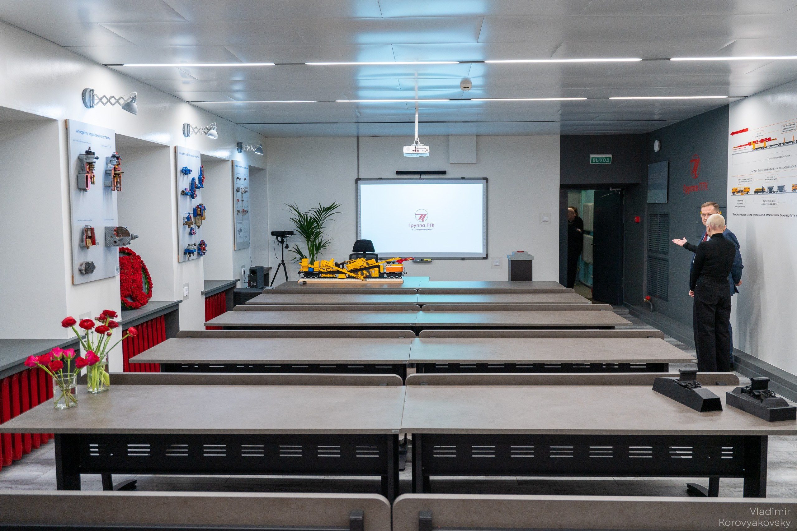 Открытие лабораторий. Фотограф Владимир Коровяковский