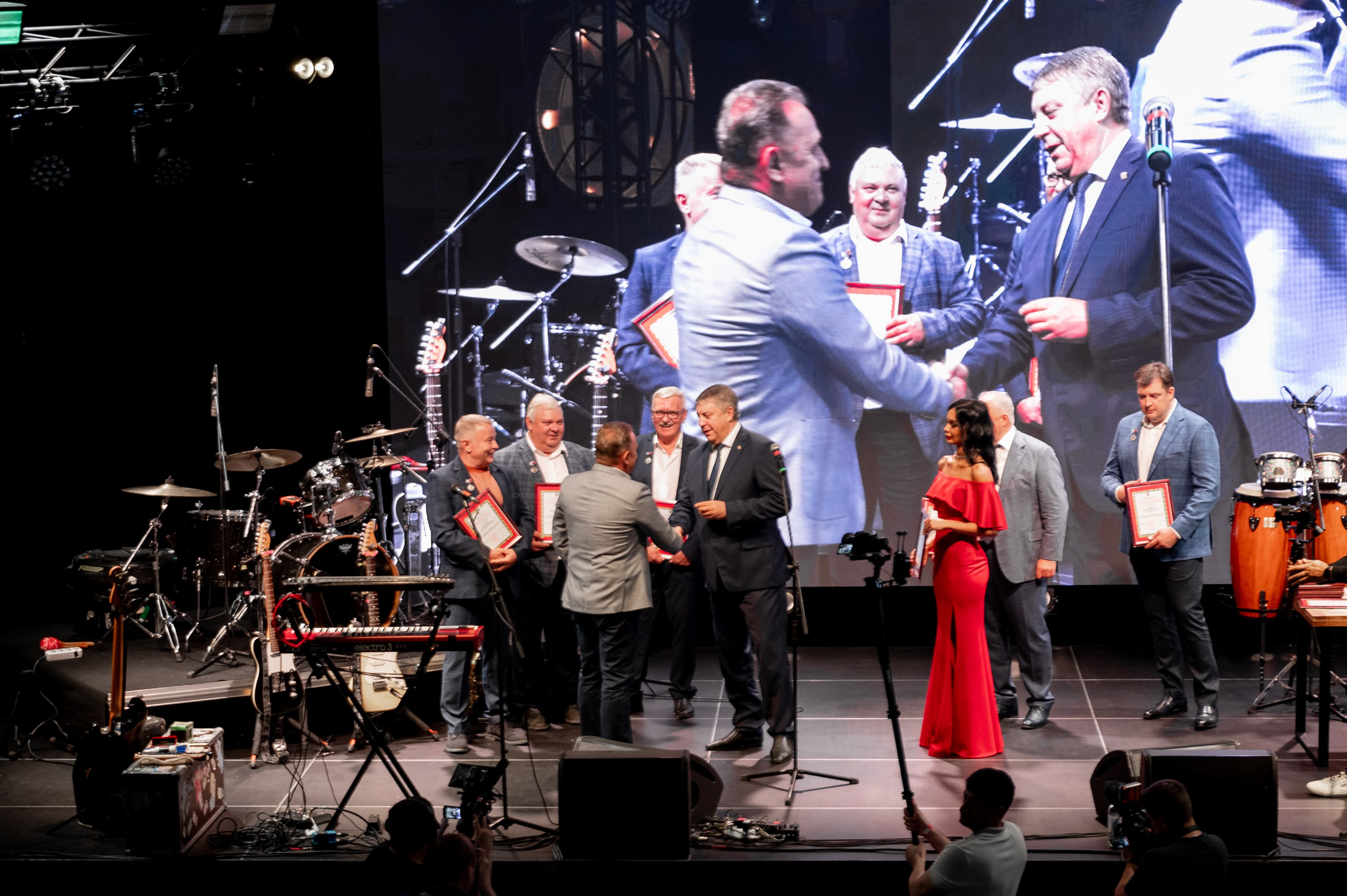 20 лет Дятьково мебель. Свадебный, семейный и репортажный фотограф. Брянск. Эльвира Голенкова