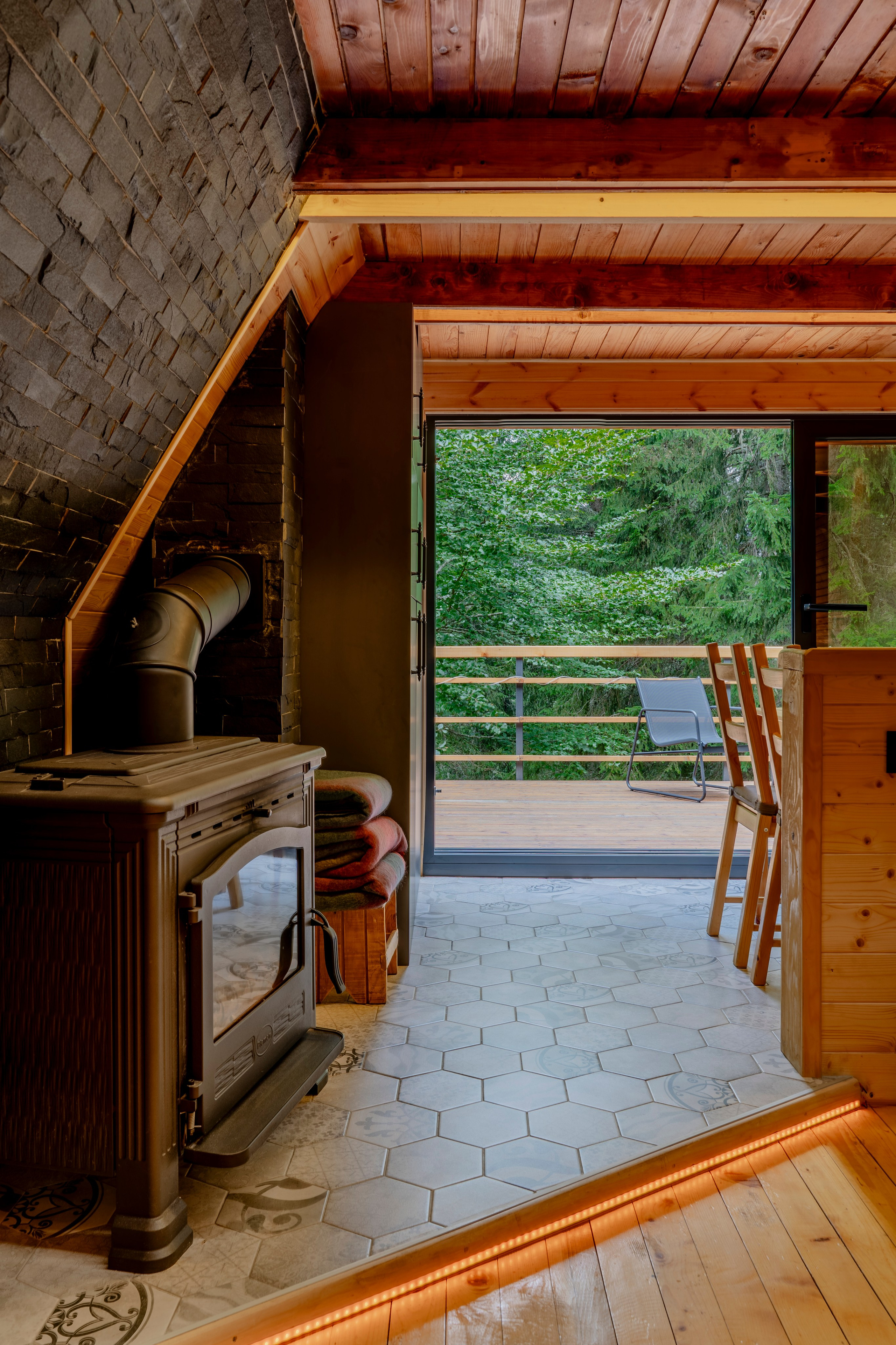 Viktorija Chalet. Photographer Liana Sudets Serbia Kopaonik Brzece Brus