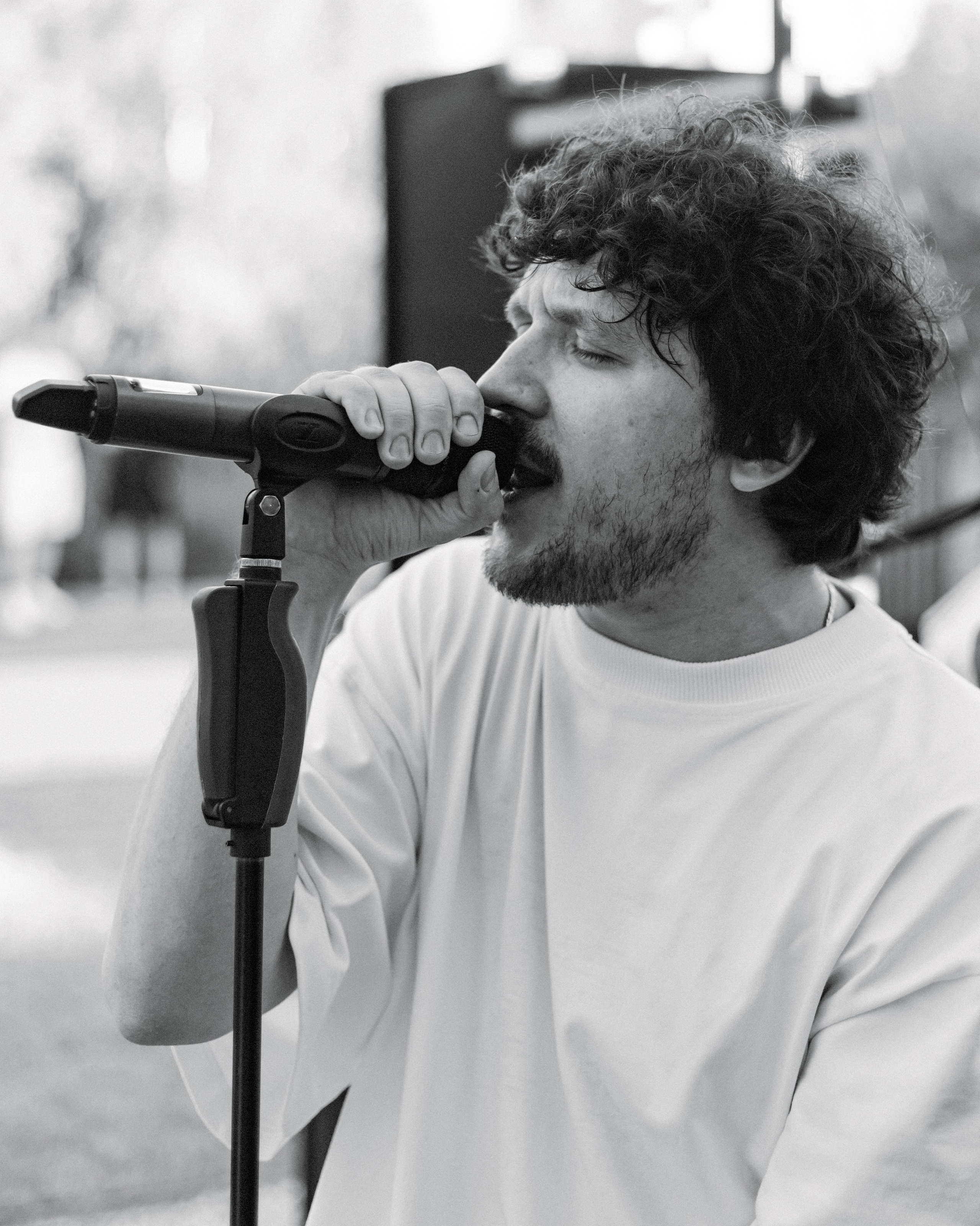 Плюс тридцать градусов на лужайке. Фотограф Андрей Куськало