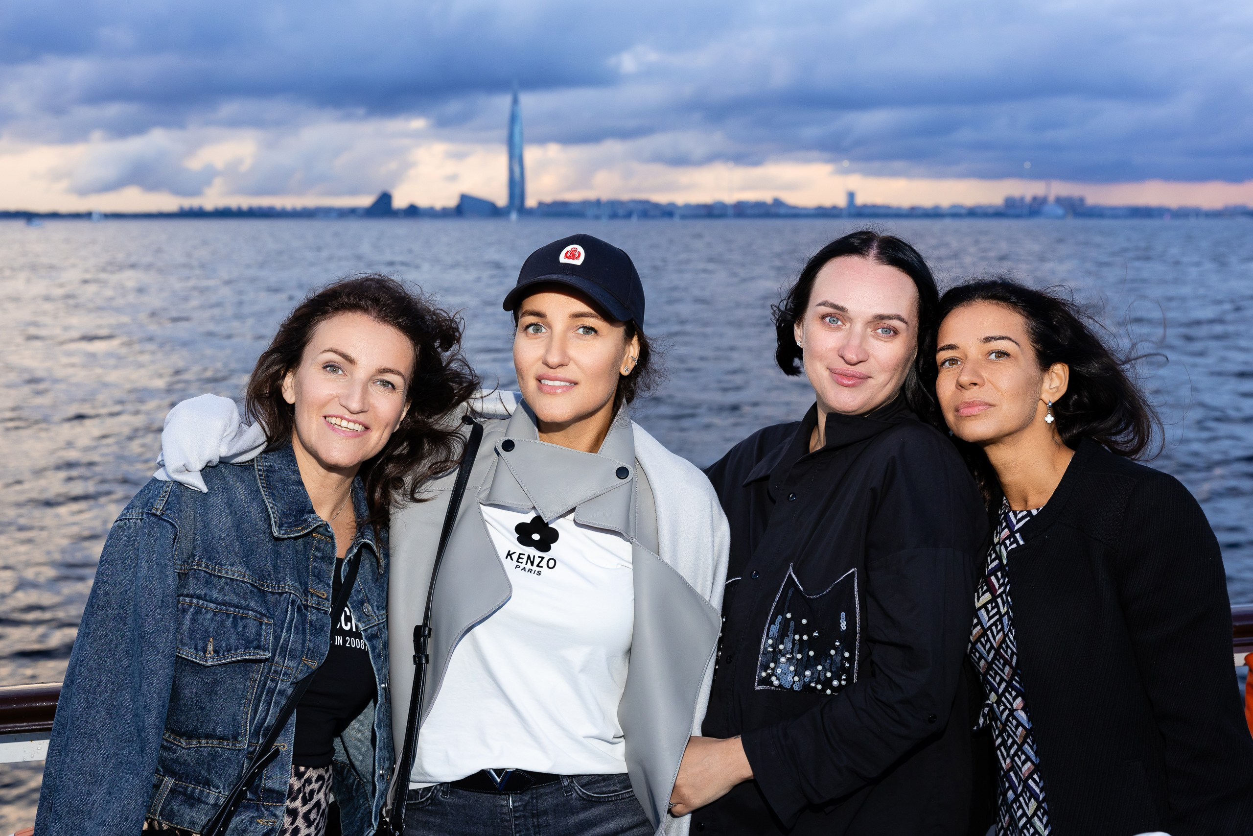 Экскурсия на двухпалубном теплоходе по Неве. Фотограф в Санкт-Петербурге — Сергей Петров