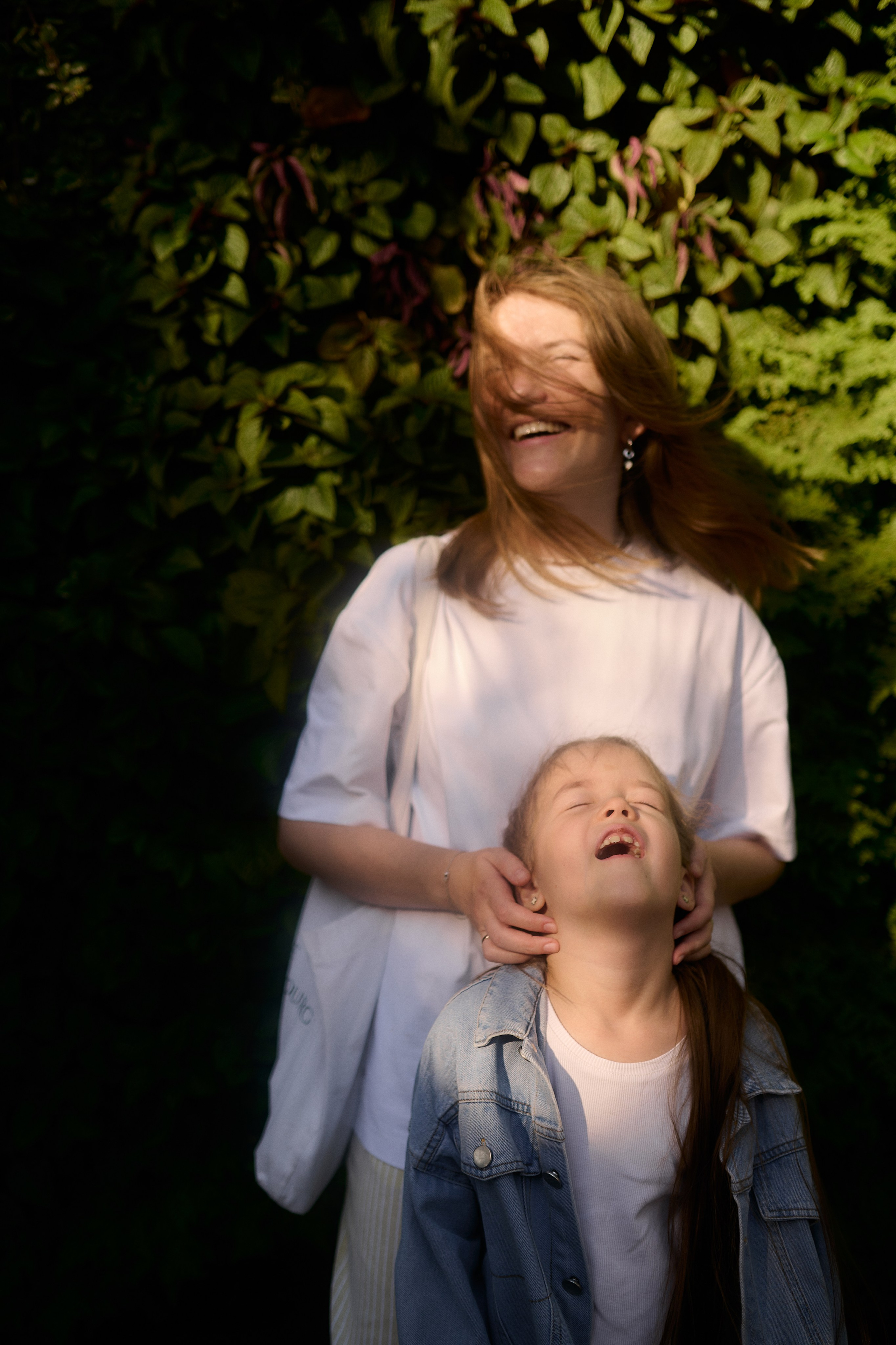 Катя и Ника. Прогулка по Новому Арбату. Семейный и свадебный lifestyle-фотограф в Москве Мария Петрова