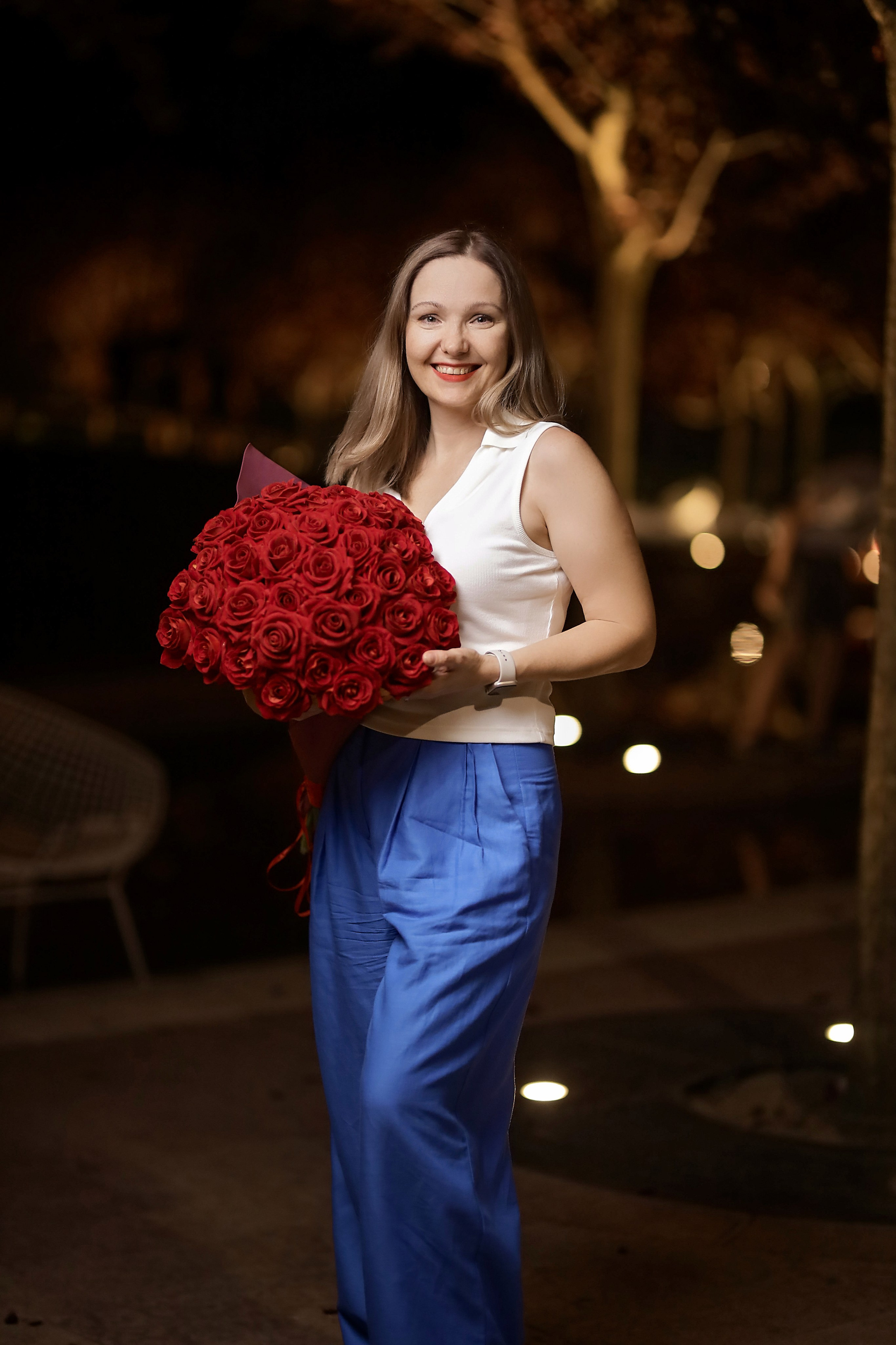 Татьяна в вечернем парке с розами. Семейный и свадебный фотограф в Краснодаре Михеева Светлана
