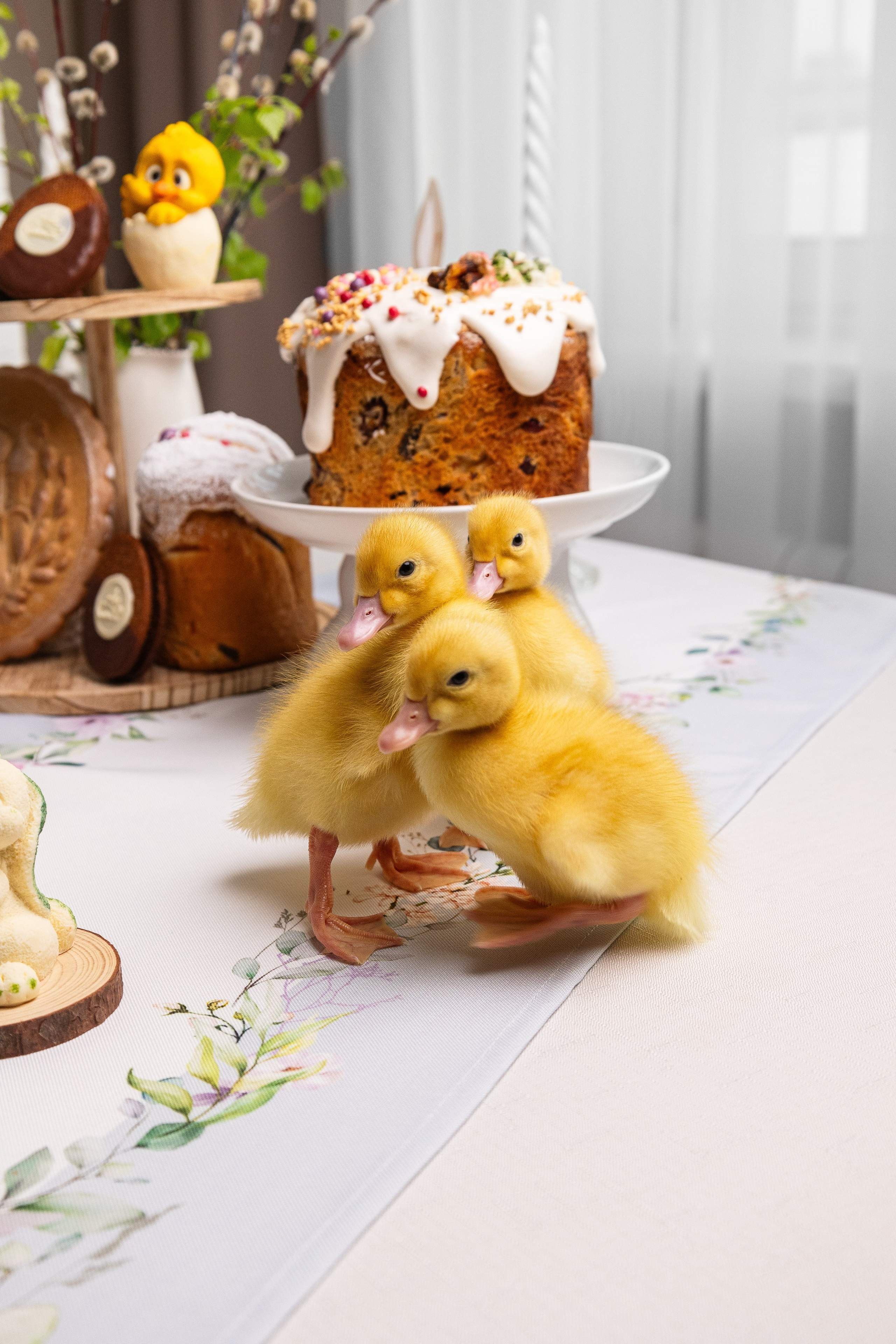 Утята в пасхальной композиции