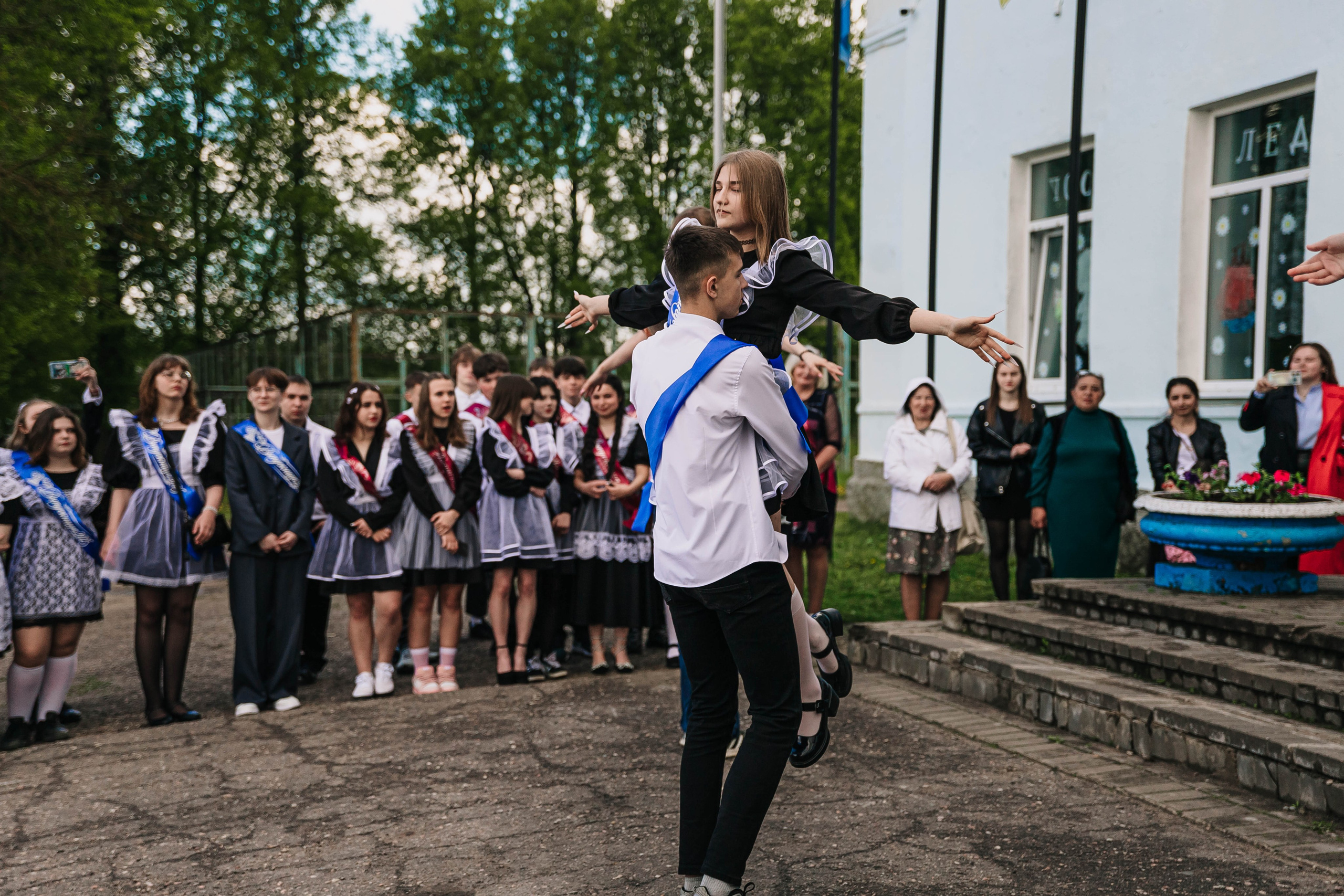 Последний звонок 9А класс МБОУ СОШ № 5 им. В. В. Смирнова, г. Невель. Фотограф Дарья Маташкова