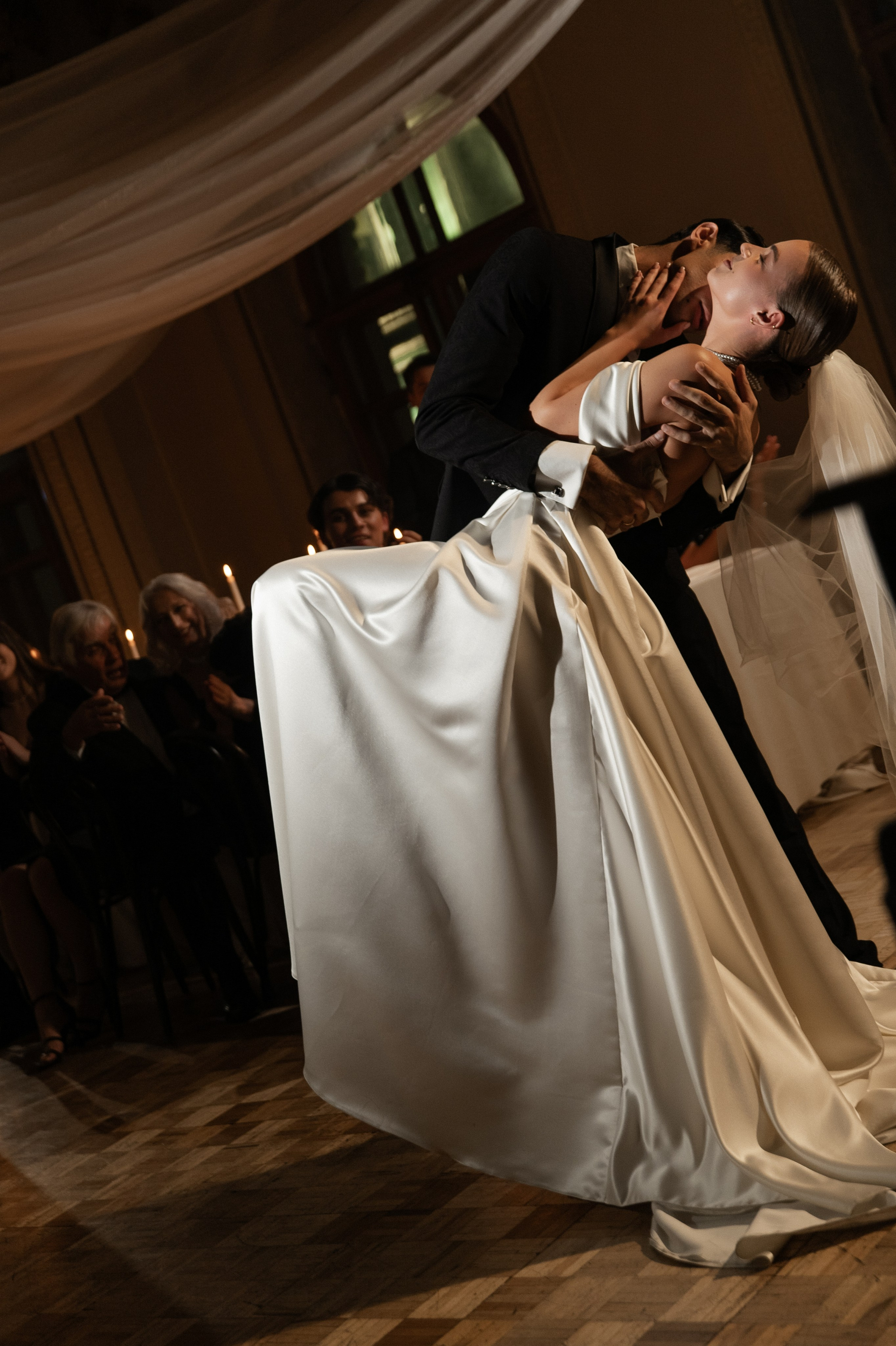 Камерный свадебный ужин при свечах в старинном особняке в фотостудии 21. Kult. Ярослава Ерина — свадебный фотограф в Москве