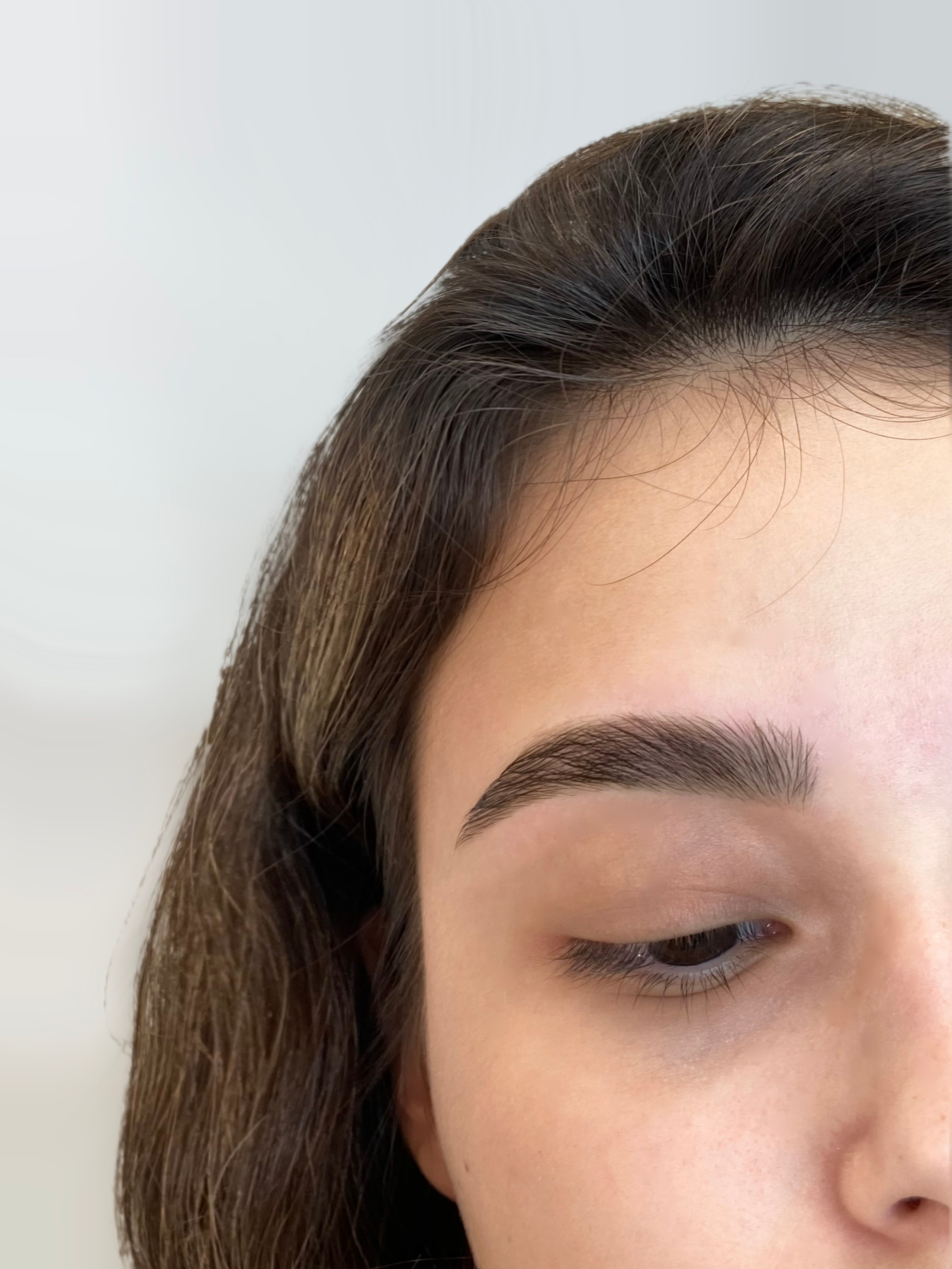 БРОВИ И РЕСНИЦЫ МОСКВА. СВАДЕБНЫЙ ВИЗАЖИСТ-СТИЛИСТ В МОСКВЕ ПРИЧЕСКИ МАКИЯЖ БРОВИ ВЫЕЗД