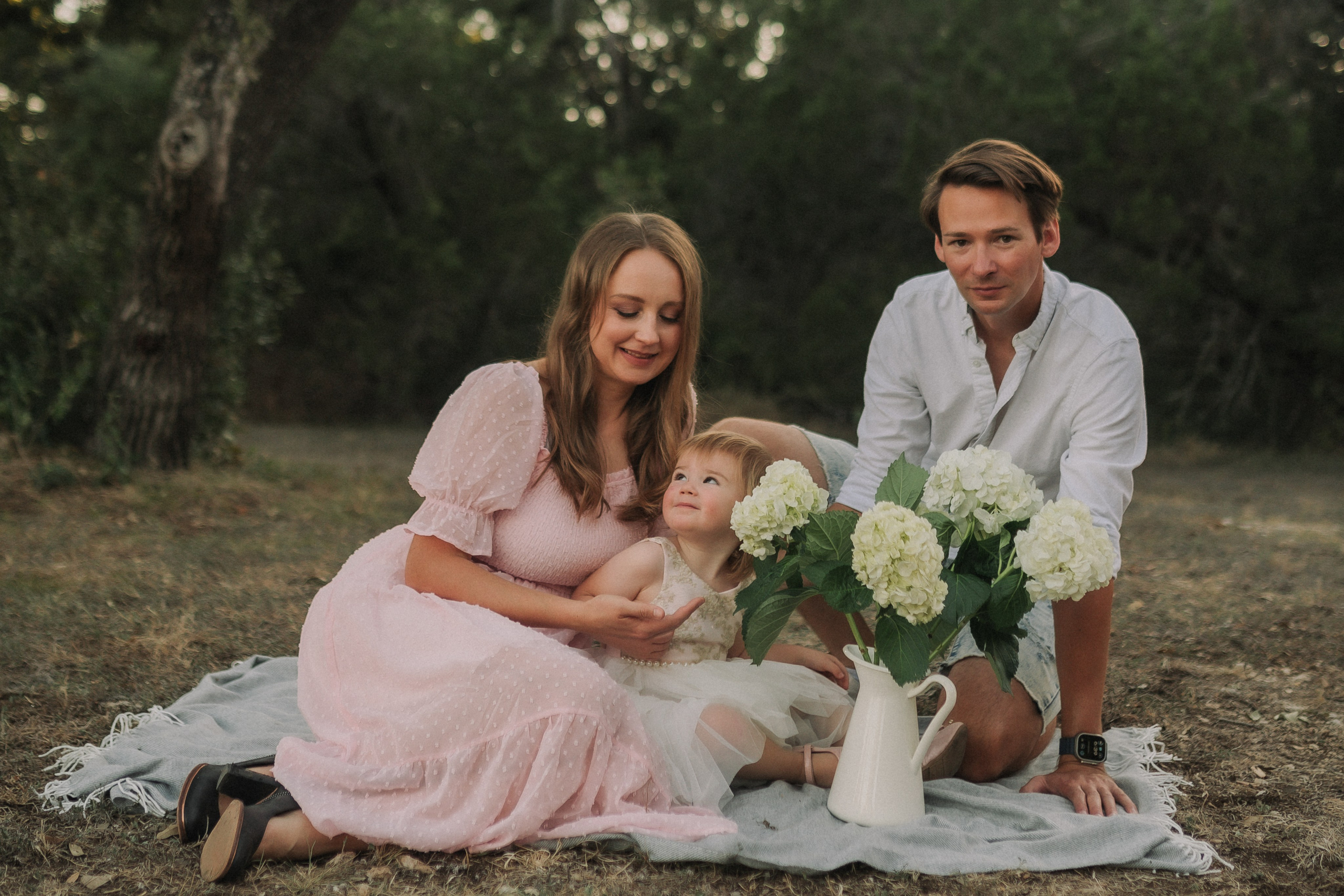 Family snuggles & smiles — cozy family photos