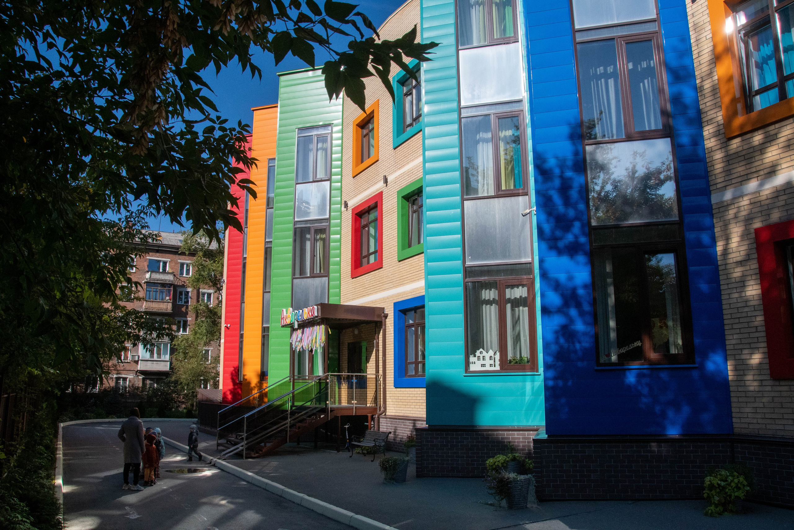 2023 г. День дошкольного работника и прогулка. Репортажный и детский фотограф в Новосибирске