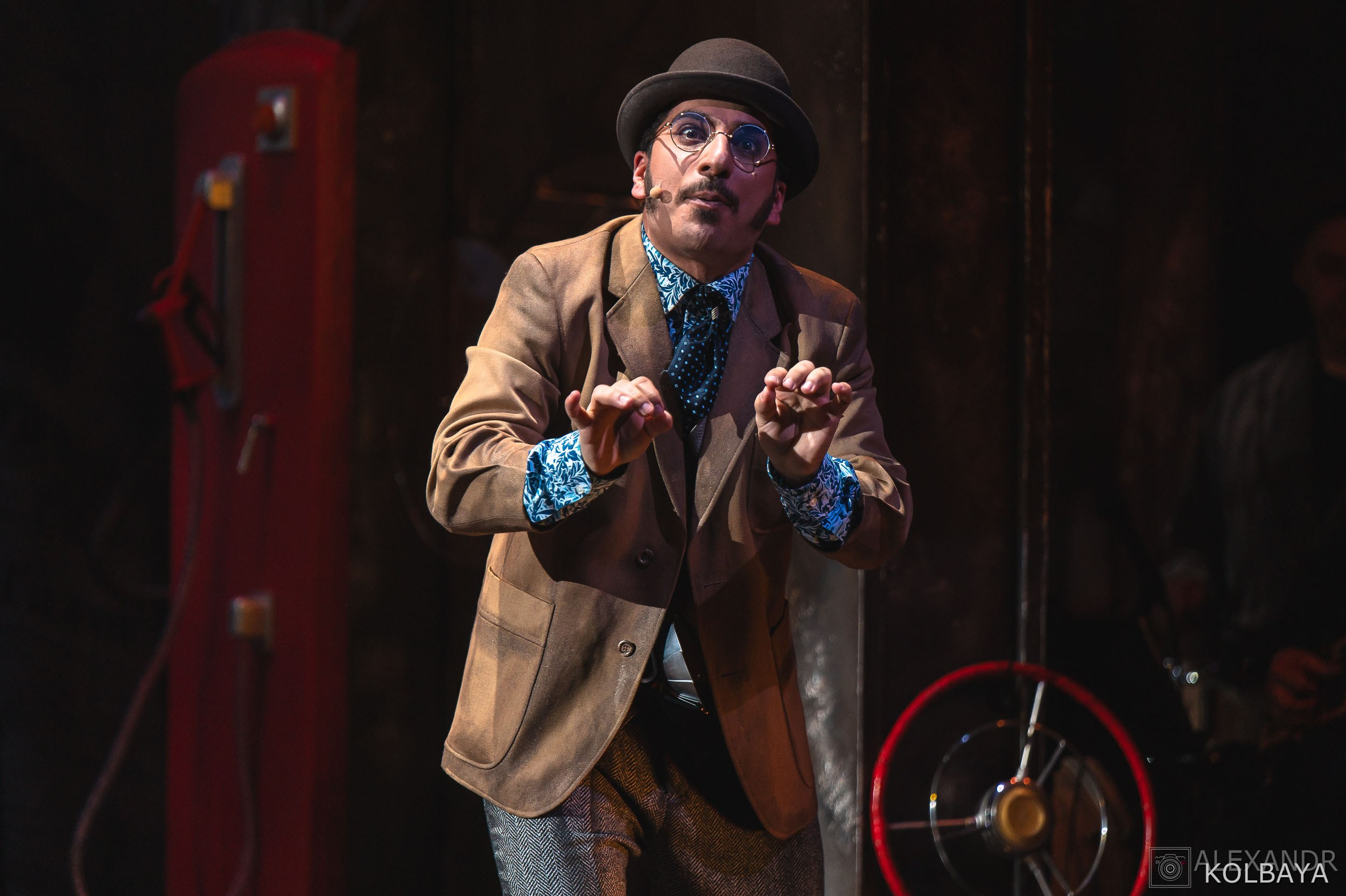 Фотографии со спектакля «Однажды в городе N». Концертный и театральный репортажный фотограф в Москве Александр Колбая