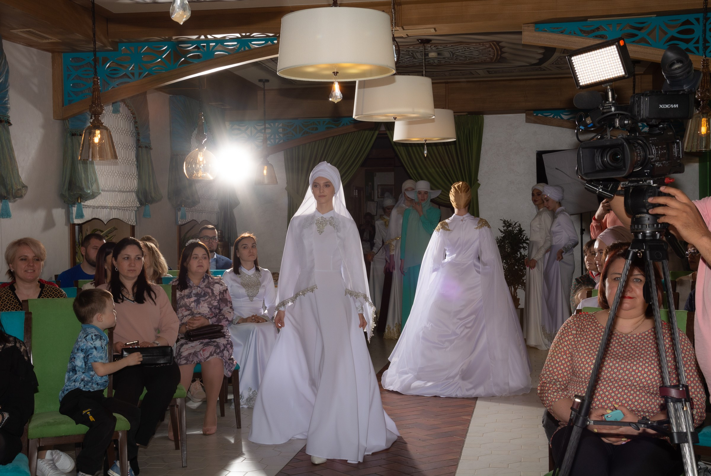 Демонстрация новой линейки нарядов для Никах