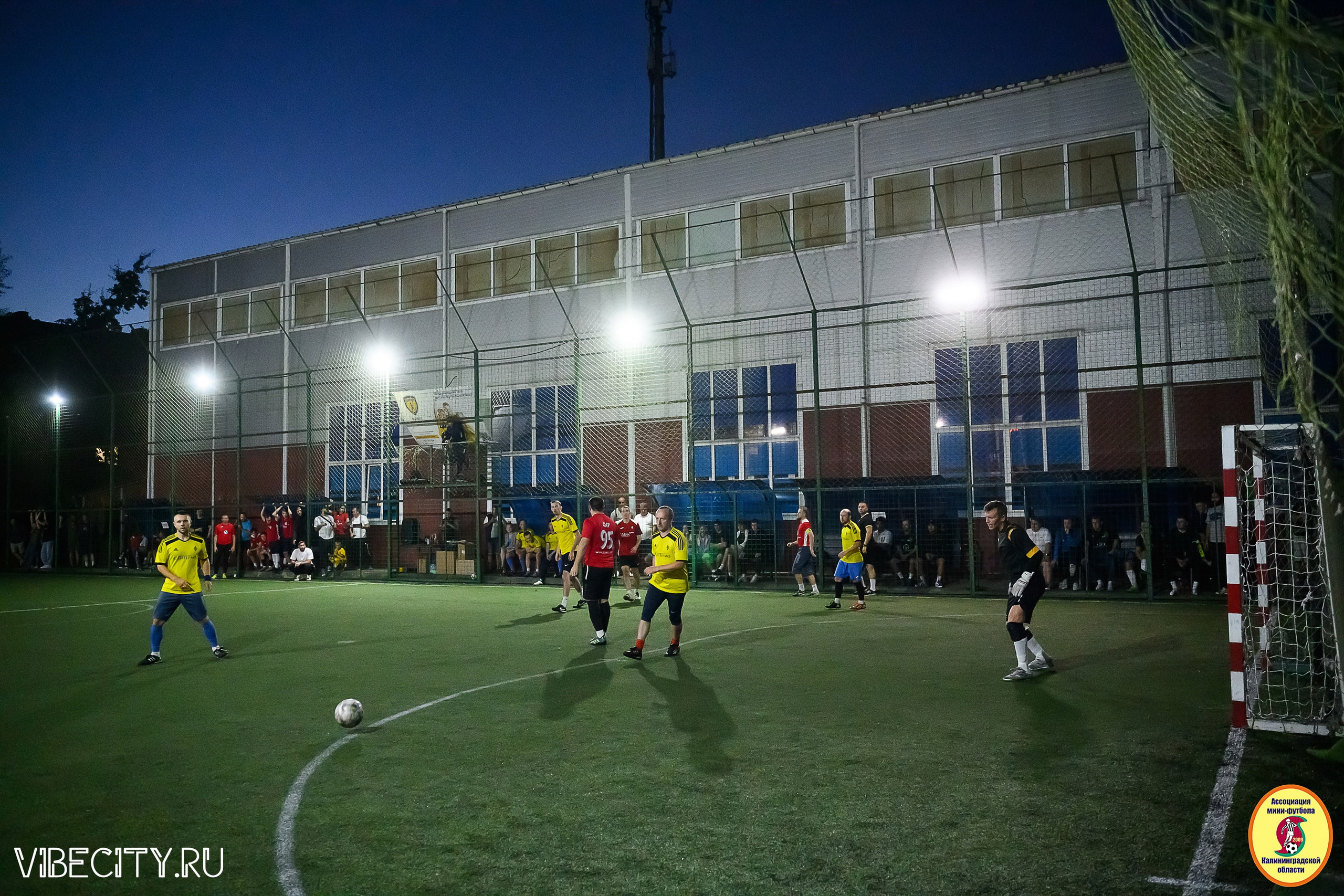 ФИНАЛЬНЫЕ ИГРЫ КУБКА МИНИ-ФУТБОЛЬНОЙ ЛИГИ И КУБКА КОРПОРАТИВНОЙ МФЛ 2025. VIBECITY.RU Вайб Сити Ру Фоторепортажи Фотоотчеты Калининград