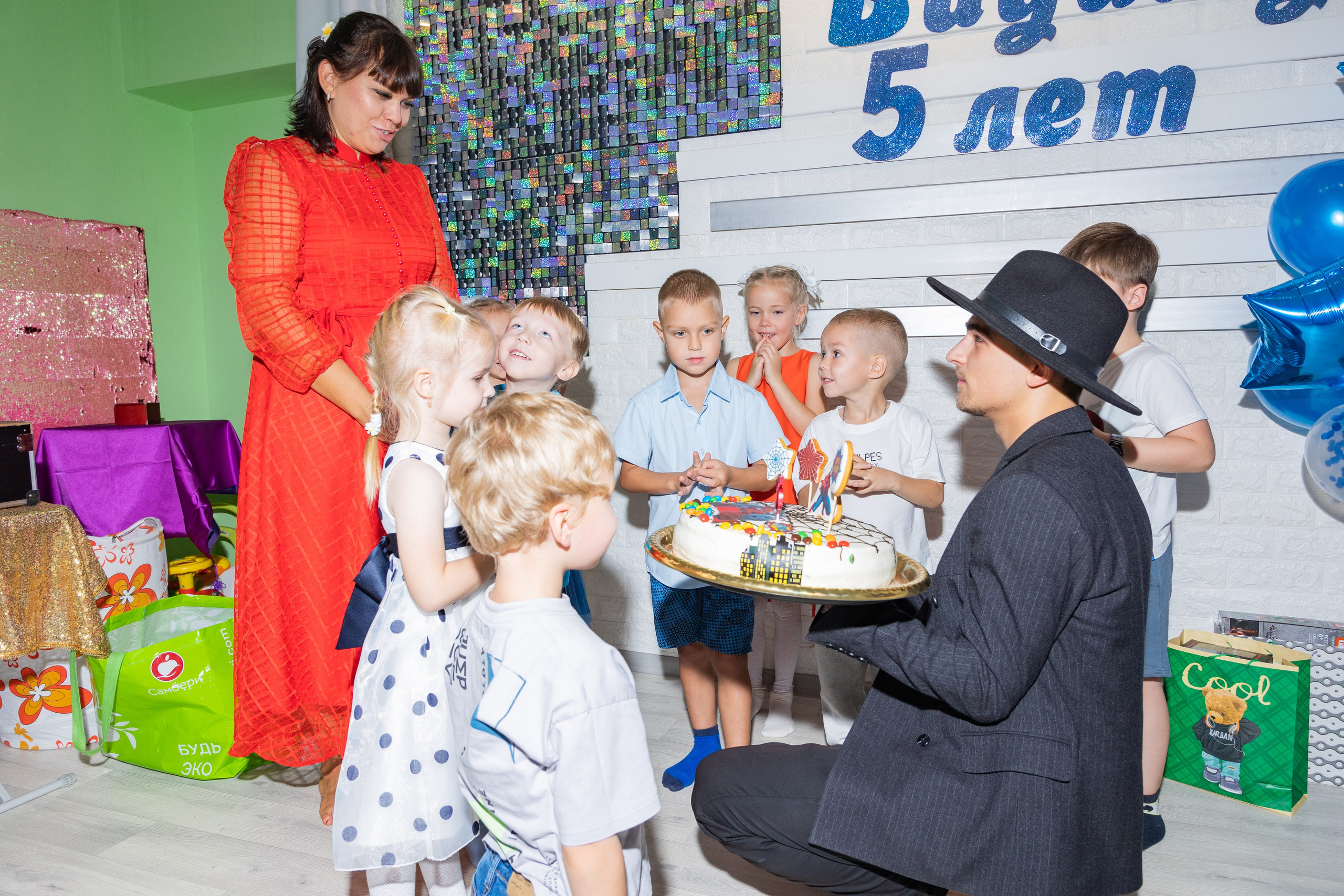 День Рождение в детском центре Качели. Выпускные альбомы во Владивостоке