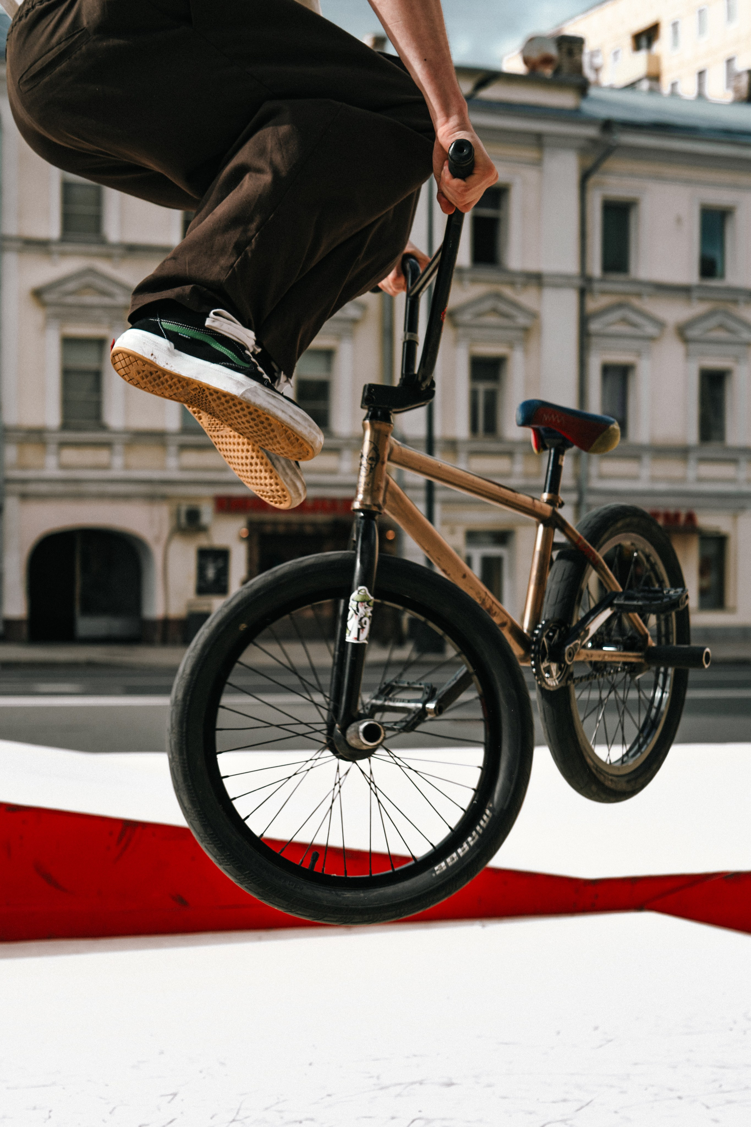 Street. Если ты на Земле — звони