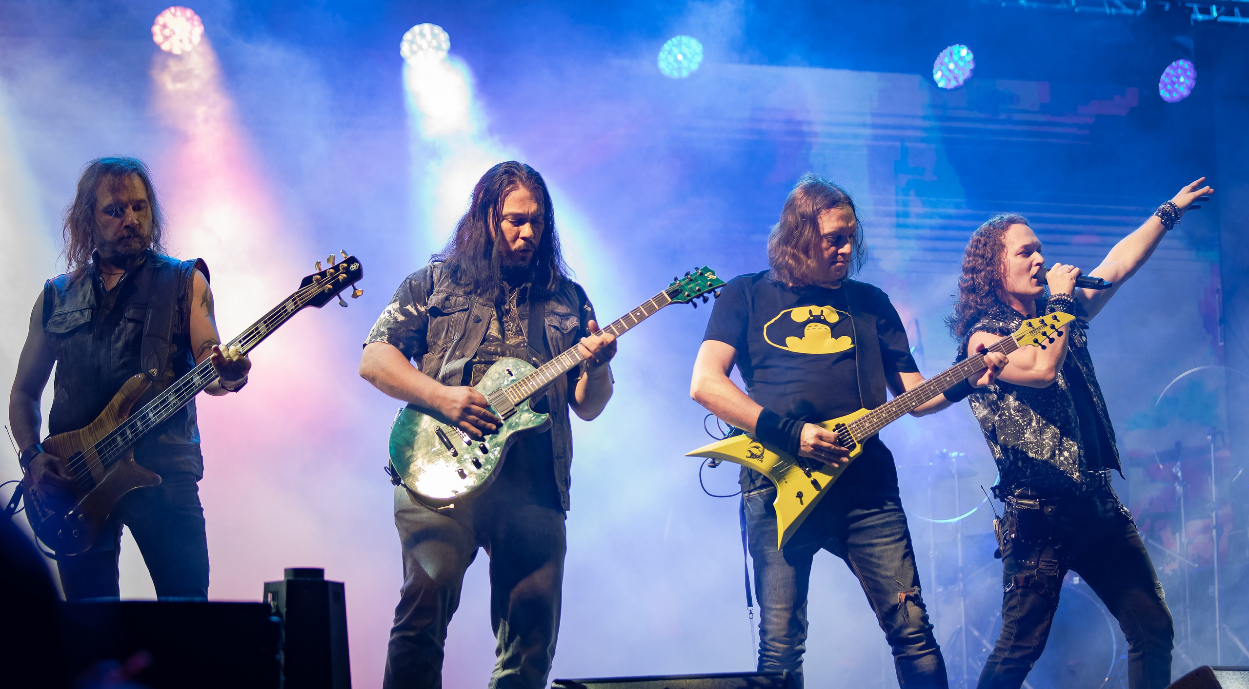 Эпидемия. Крылья Сахалина. Фотограф. г. Южно-Сахалинск. Олег Толстов