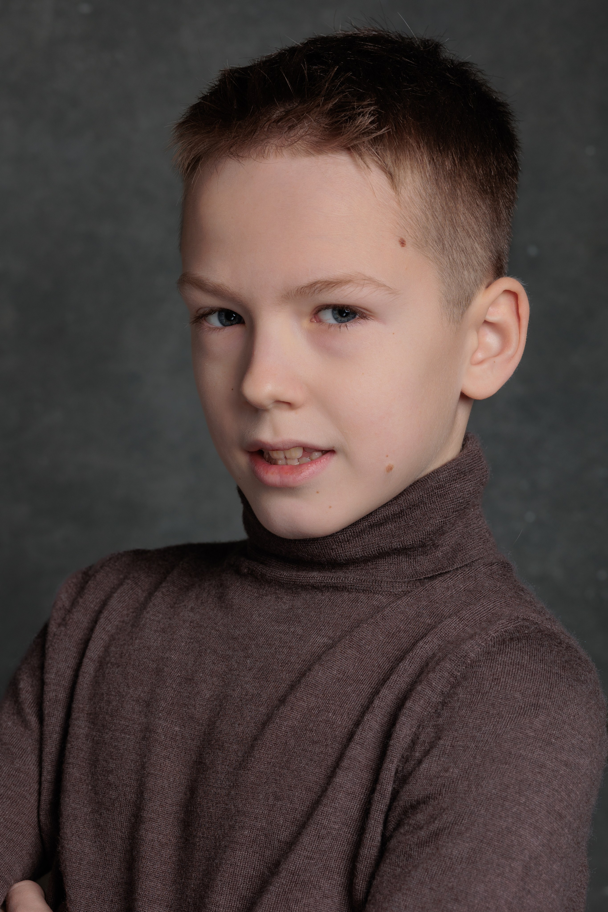 ЛЕВ. Я фотограф из Москвы к Вашим услугам