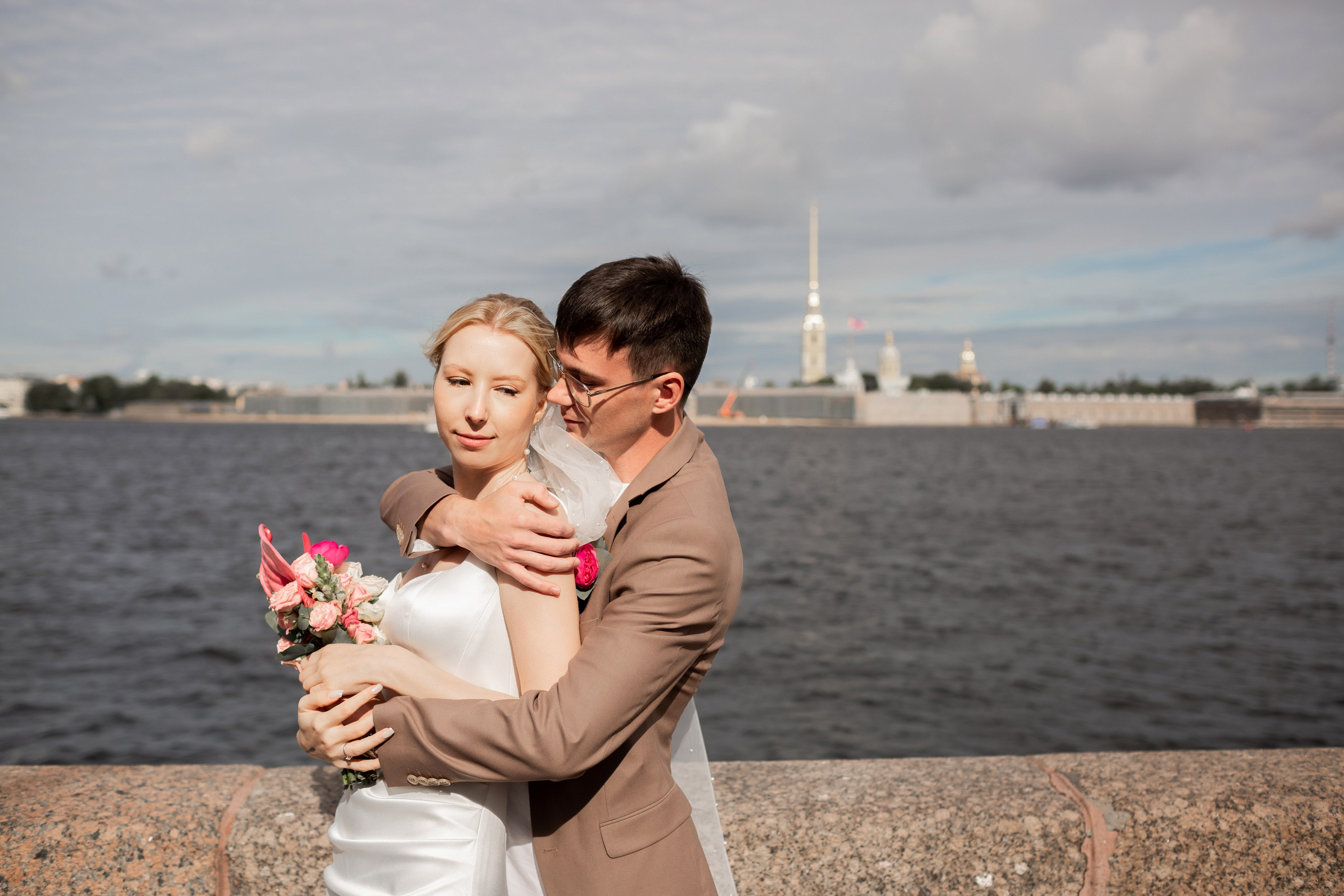 Свадебная фотосессия во дворцах Петербурга. Свадебный фотограф Кирилл Белый