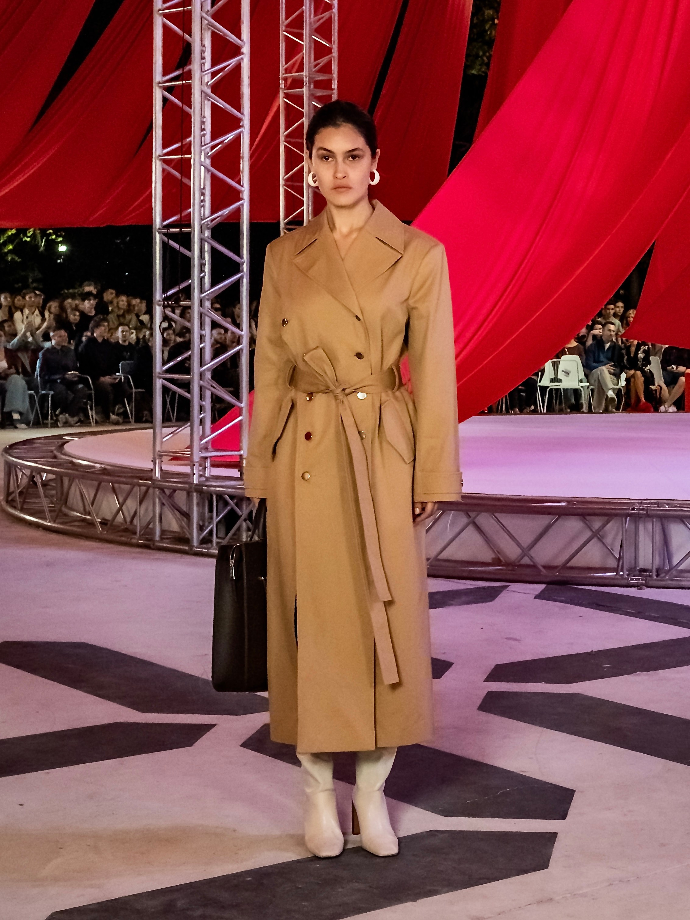 Показ Яндекс-маркет 04.09.2024. Фотосессии и репортаж — Фотограф в Москве — Рина Серёгина