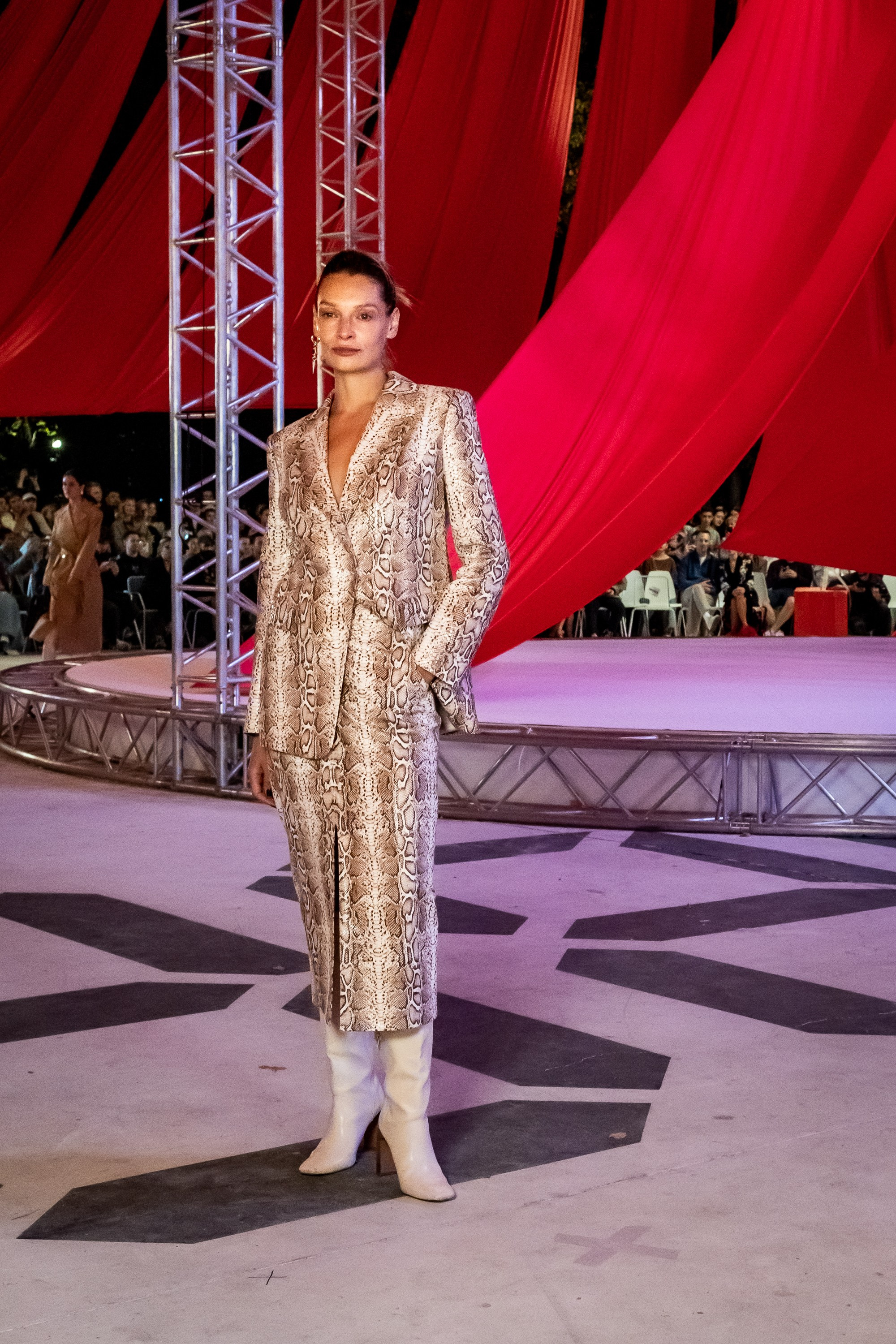 Показ Яндекс-маркет 04.09.2024. Фотосессии и репортаж — Фотограф в Москве — Рина Серёгина