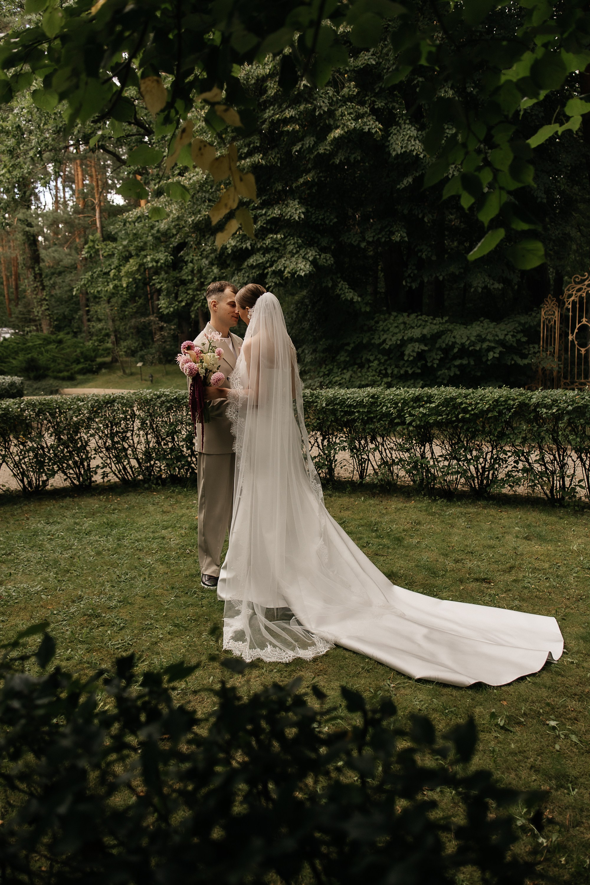 Свадьбная фотосессия в отеле Кронон (Гродно, Беларусь). Свадебный и семейный фотограф Виолетта Сидельникова. Краснодар, Россия, Беларусь, Европа