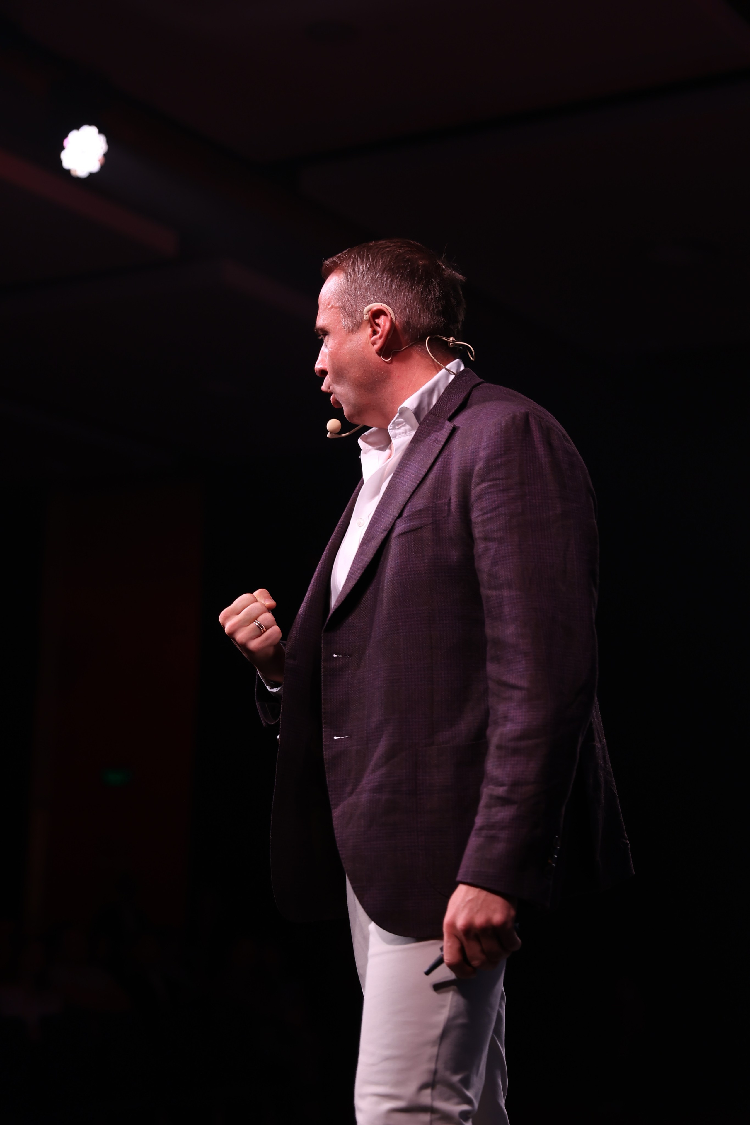 Оскар Хартманн. Business standup тур. Александра, репортажный и событийный фотограф