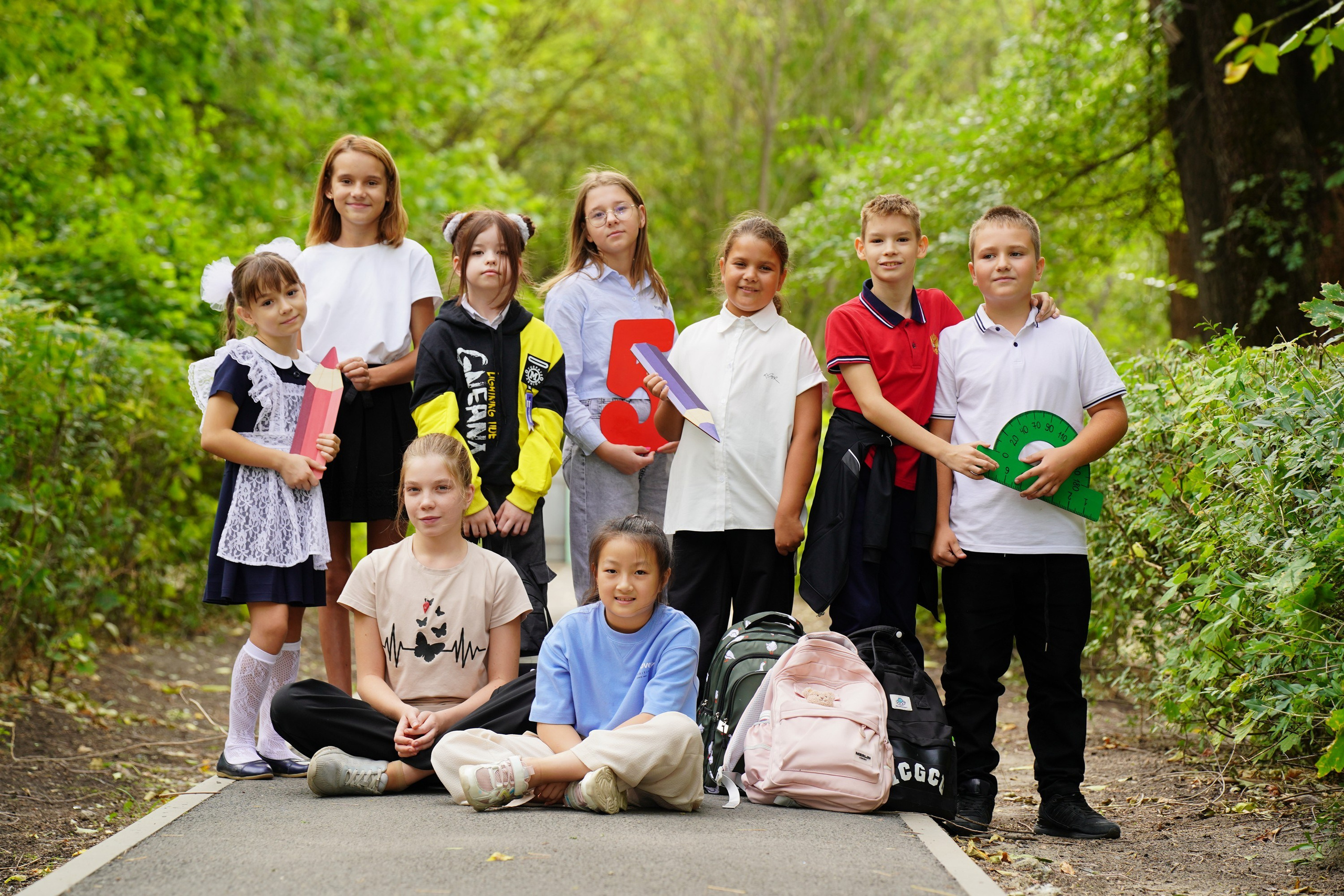 Фото с другом. MEMENTO.Выпускные альбомы, школьные, юбилейные и другие книги. Ростов-на-Дону