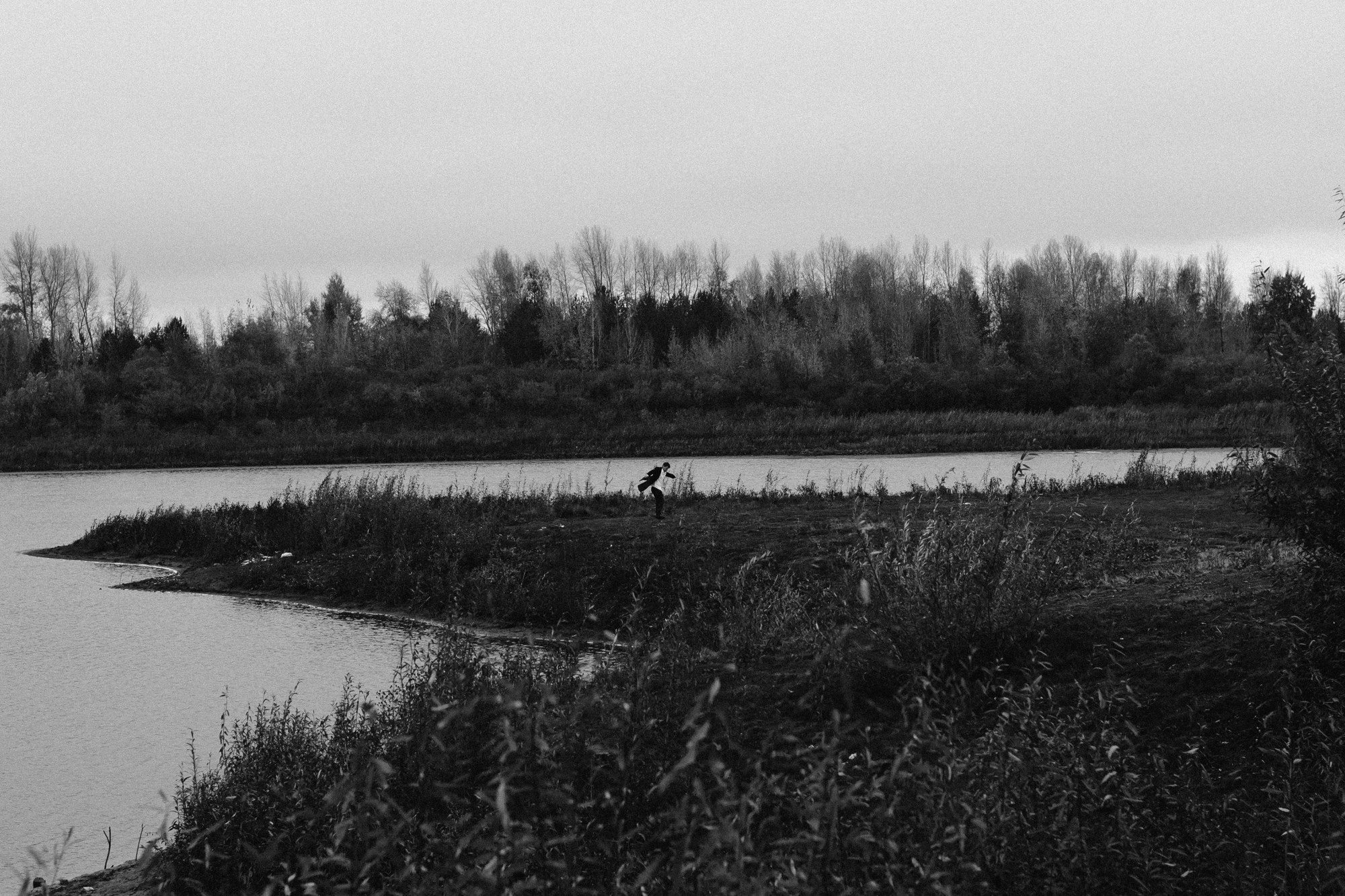 Мужская портретная фотосессия в Гагаринском парке Тюмени | Фотограф Дарья Мустафина. Портретный фотограф Тюмень Дарья Мустафина