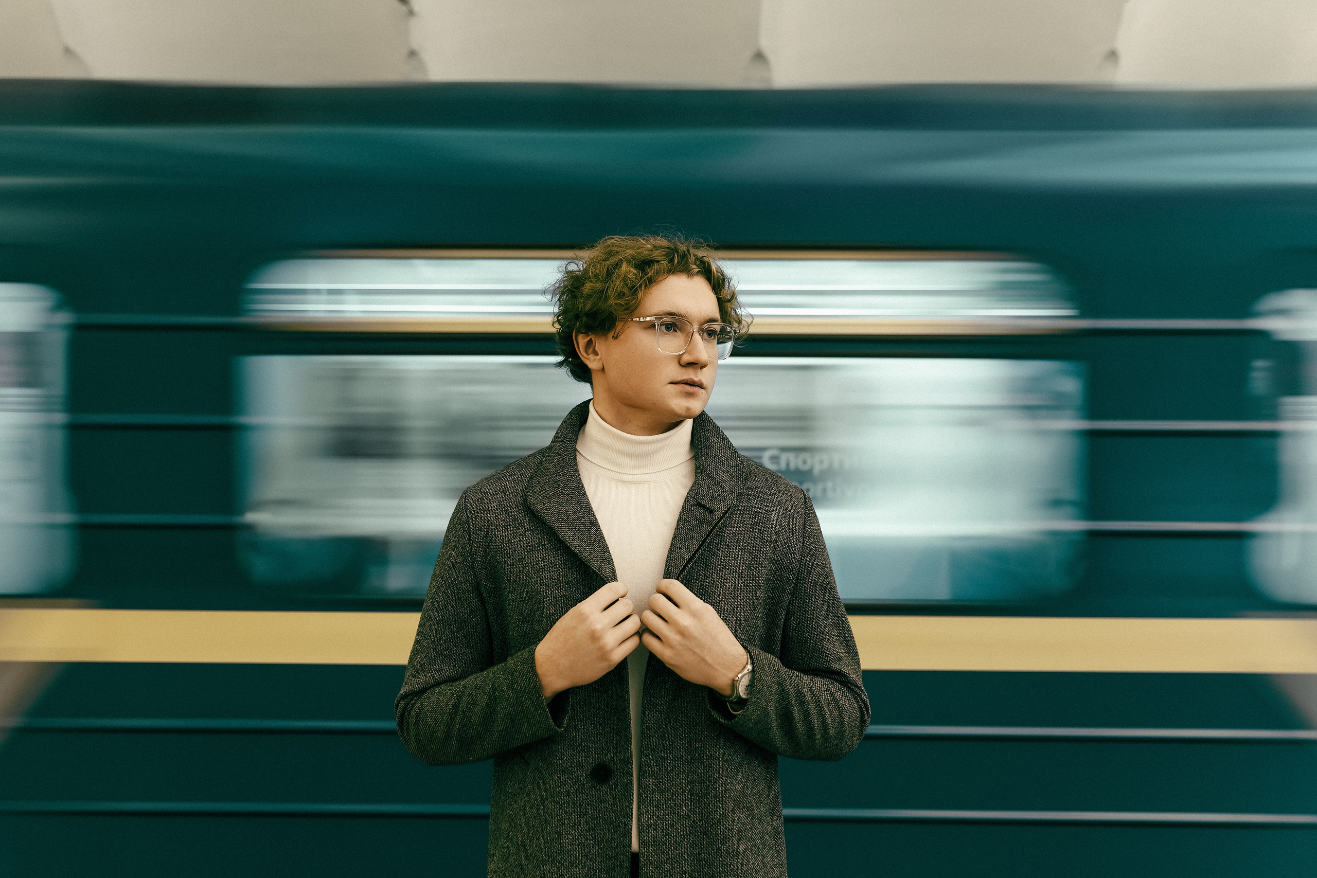 Вадим — фотосессия в метро. Свадебный и портретный фотограф в Санкт-Петербурге Анна Демьянова