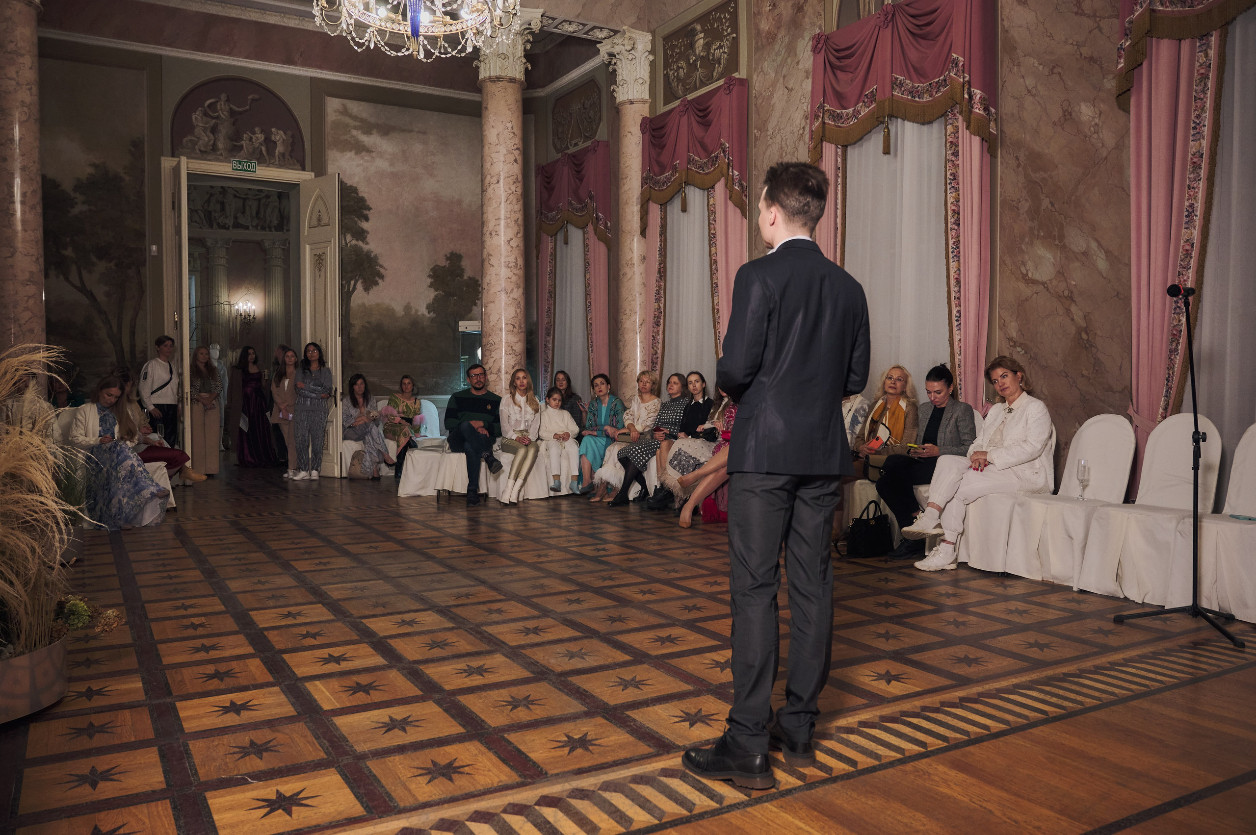 Открытие выставки 13.09.22. Никита Хохловский фото и видео продакшн