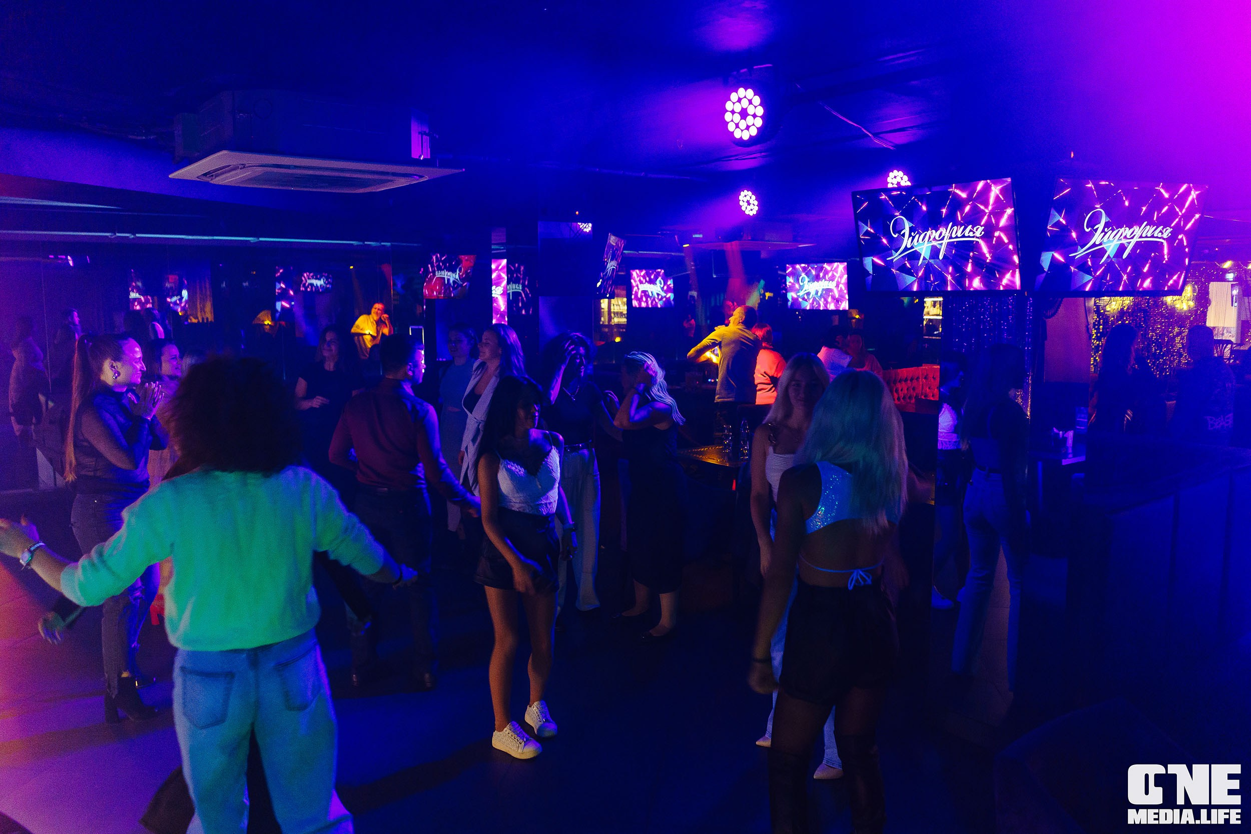 Фоторепортаж из караоке-клубе Эйфория. One Media Life: фоторепортажи, фотоотчеты с мероприятий и заведений