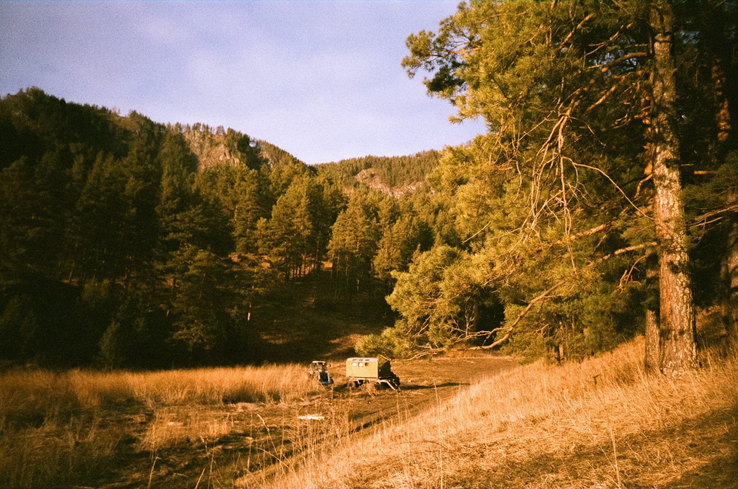 Поле у вертолетной площадки в день зимнего солнцестояния / 22 декабря