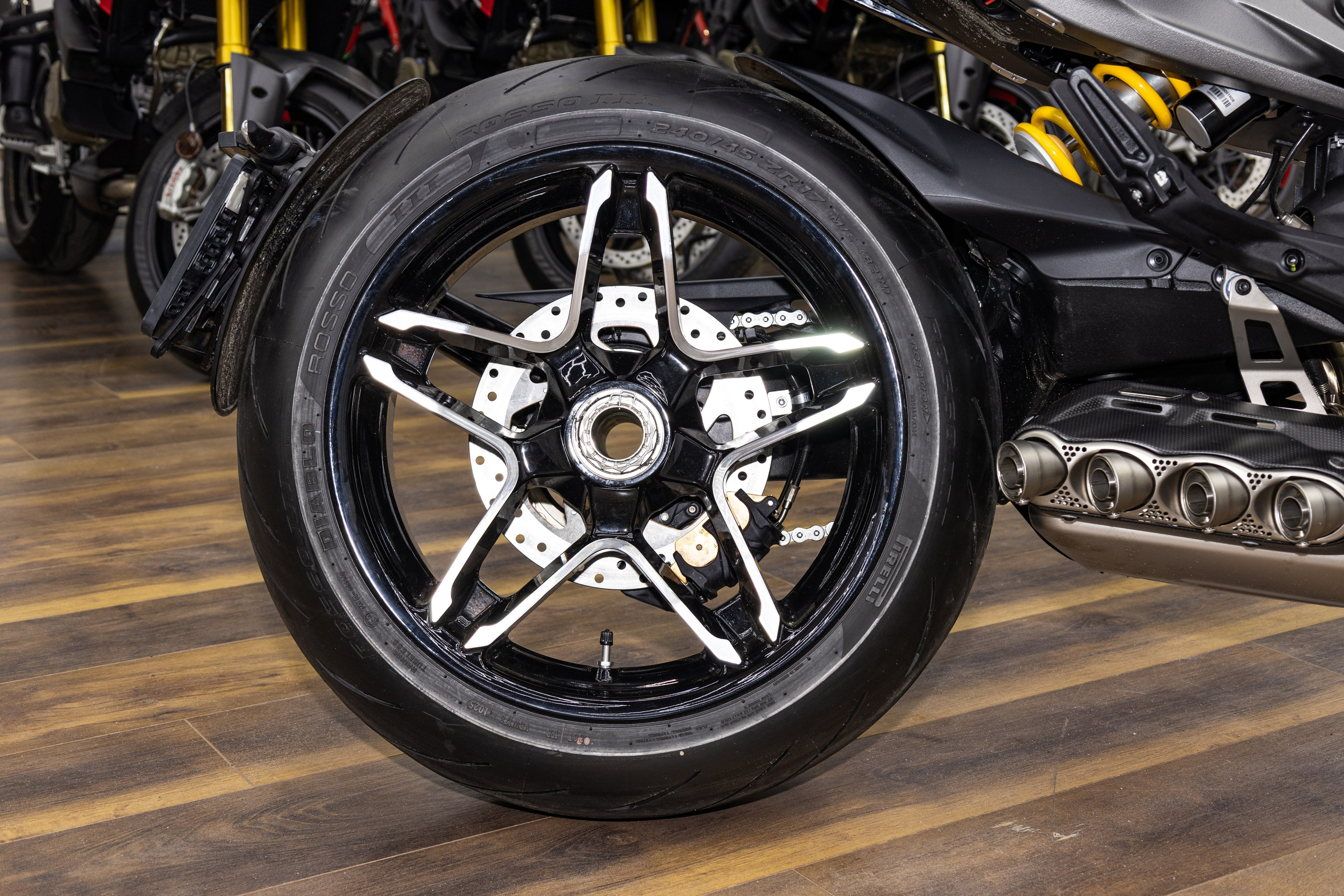 Фотосессия с мотоциклами и автомобилями. Предметный фотограф в Москве и Московской области