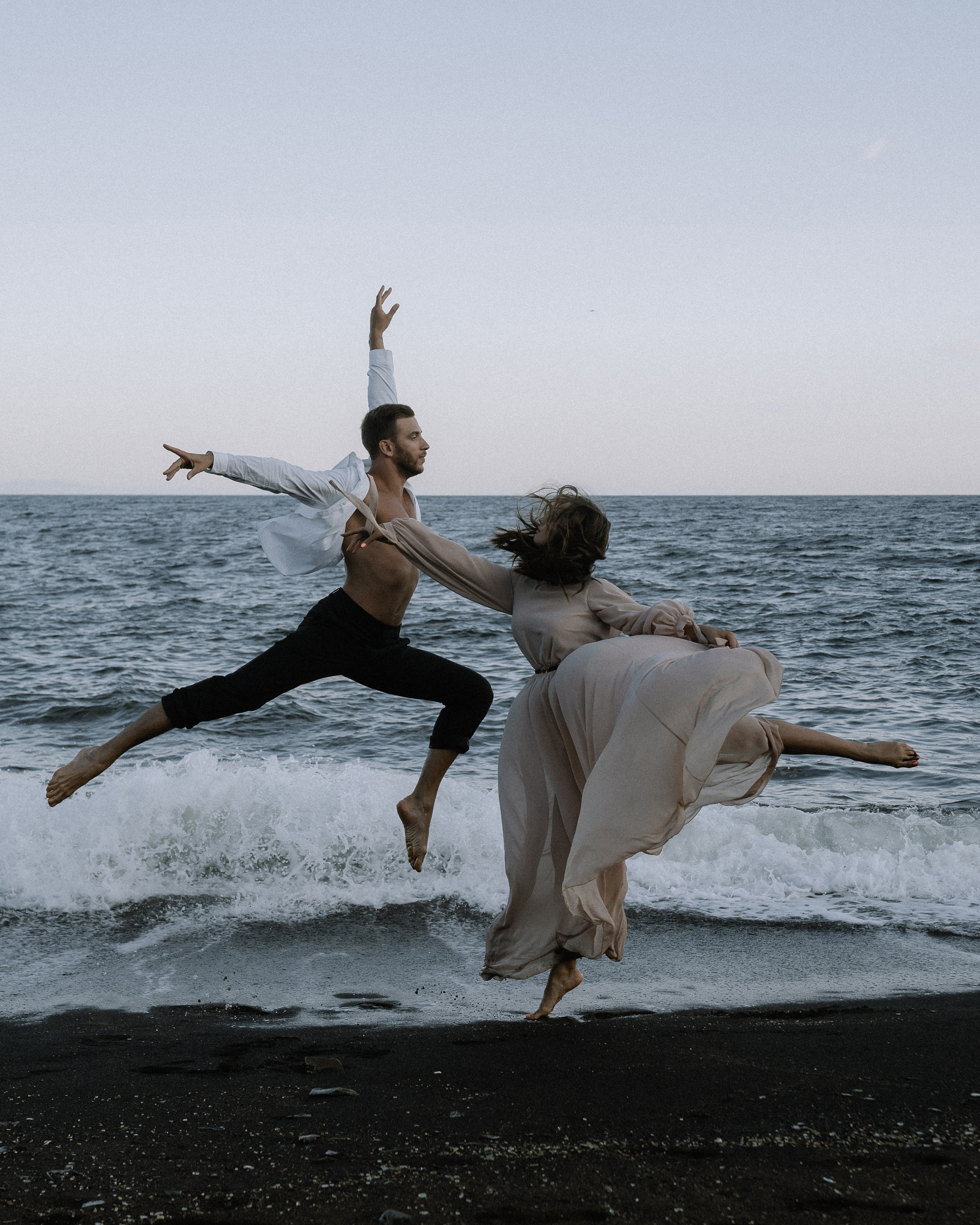 ТАНЦУЙ, ПОКА ЗВУЧИТ МУЗЫКА