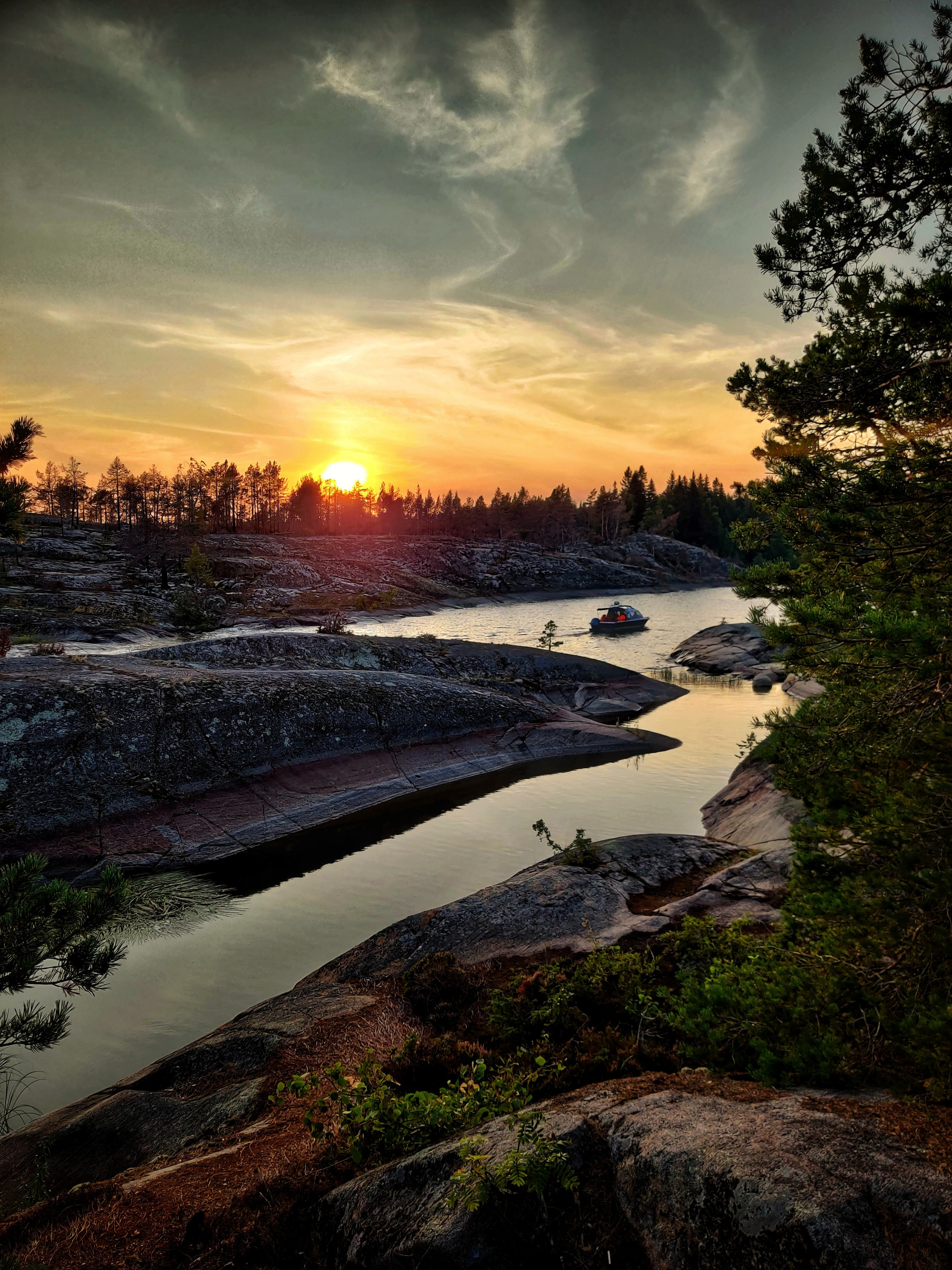 Путешествие по Карелии: Ладожские шхеры, закаты и дикая природа | Летние фото в августе
