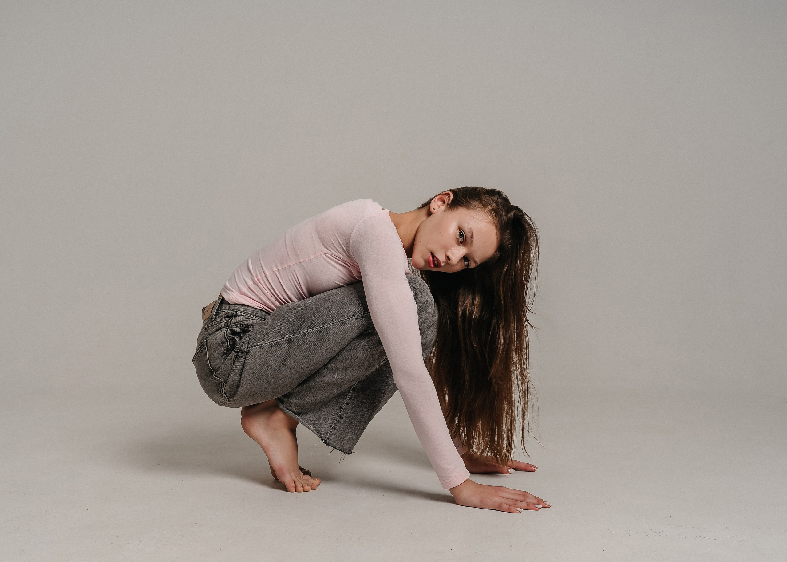 Фотосессия в студии девушки, семейная в Сочи, Адлере. Алина Бернд — свадебный и индивидуальный фотограф в Сочи и Адлере