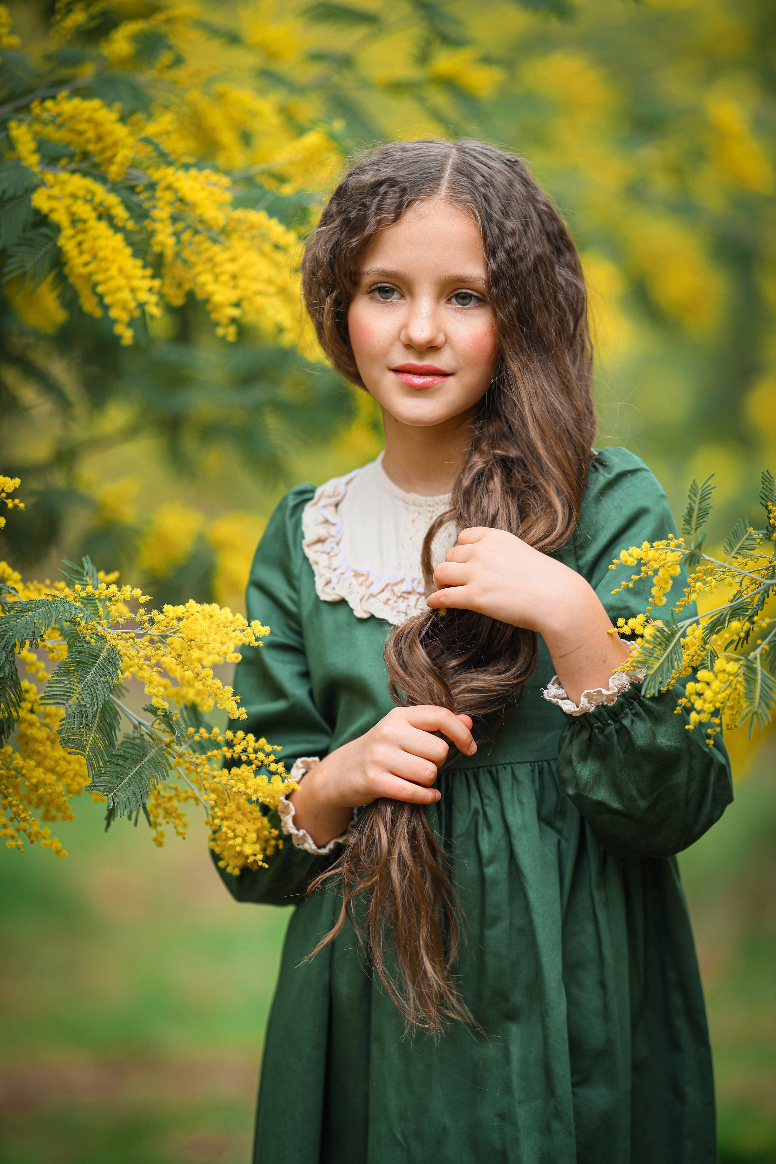 Весенние фотосессии в саду мимозы Абхазия