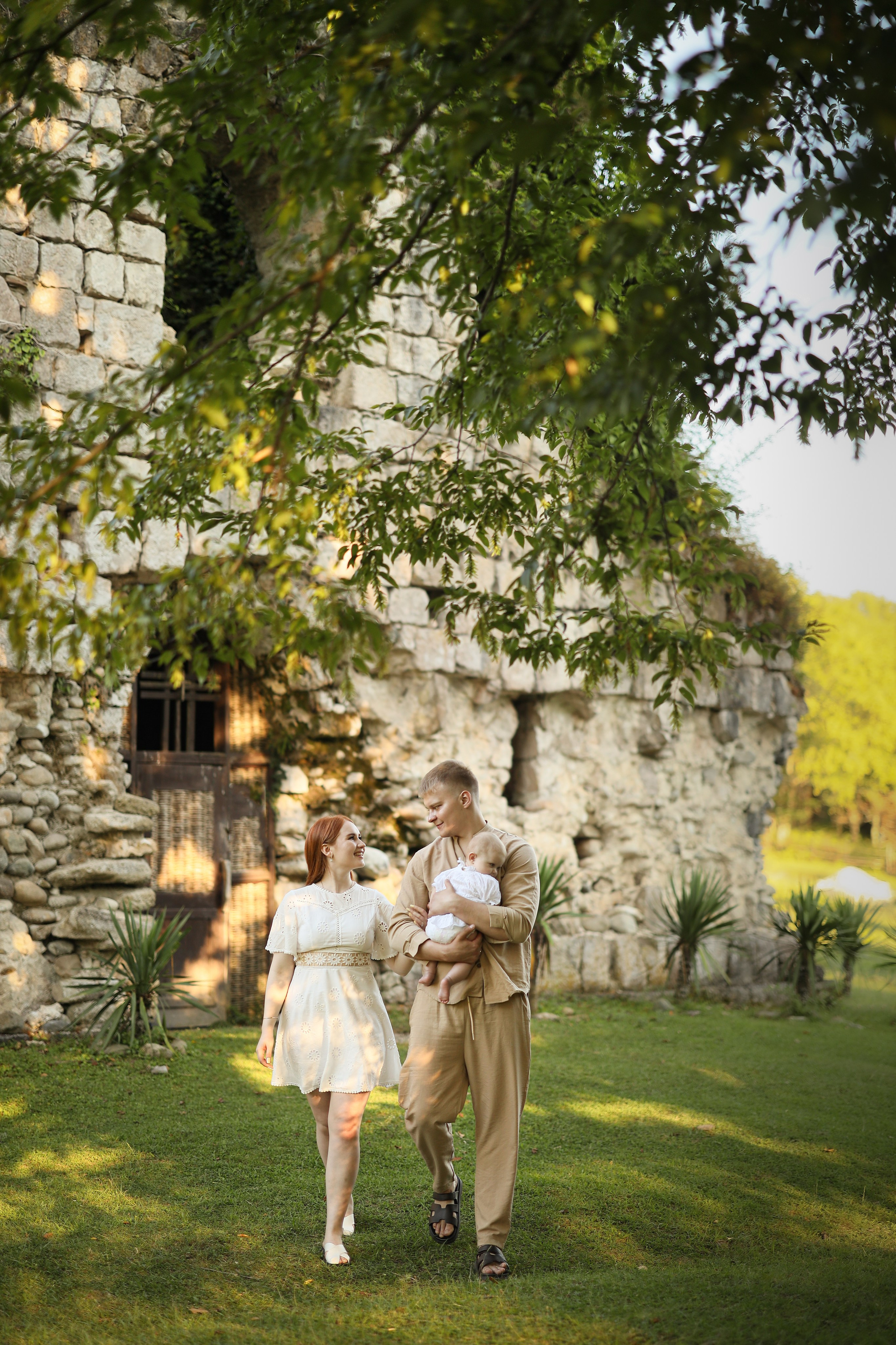 Семейная фотосессия на пляже в Абхазии. Свадебный и семейный фотограф в Абхазии Жанна Соснина