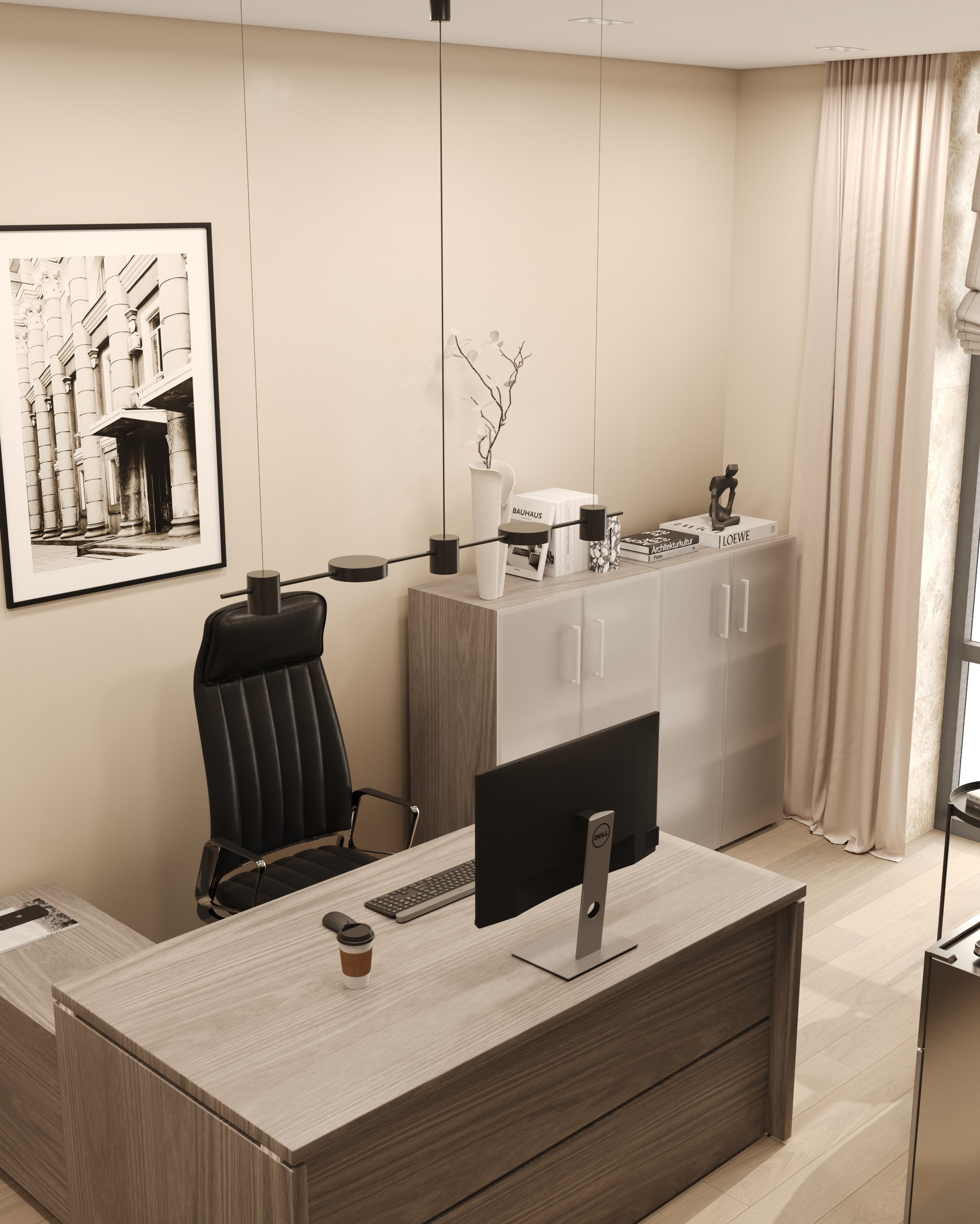 Рабочее место в маленьком офисе с деревянным черным креслом и настенными постерами