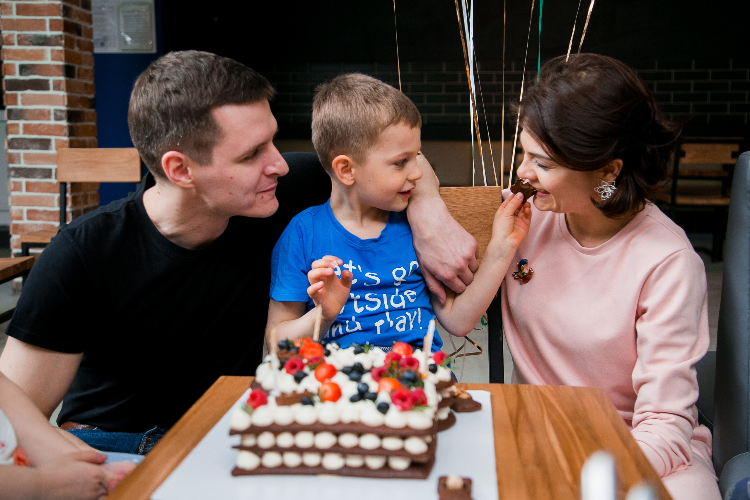 Фотосъемка детского Дня рождения на скалодроме. Репортажный фотограф Борис Геер