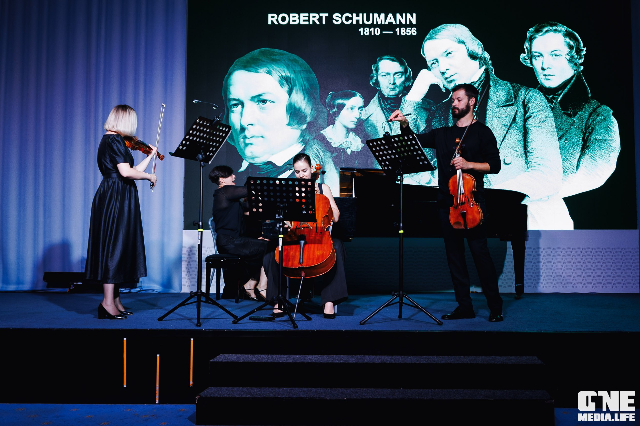 Фоторепортаж из Янтарь Холла. One Media Life: фоторепортажи, фотоотчеты с мероприятий и заведений