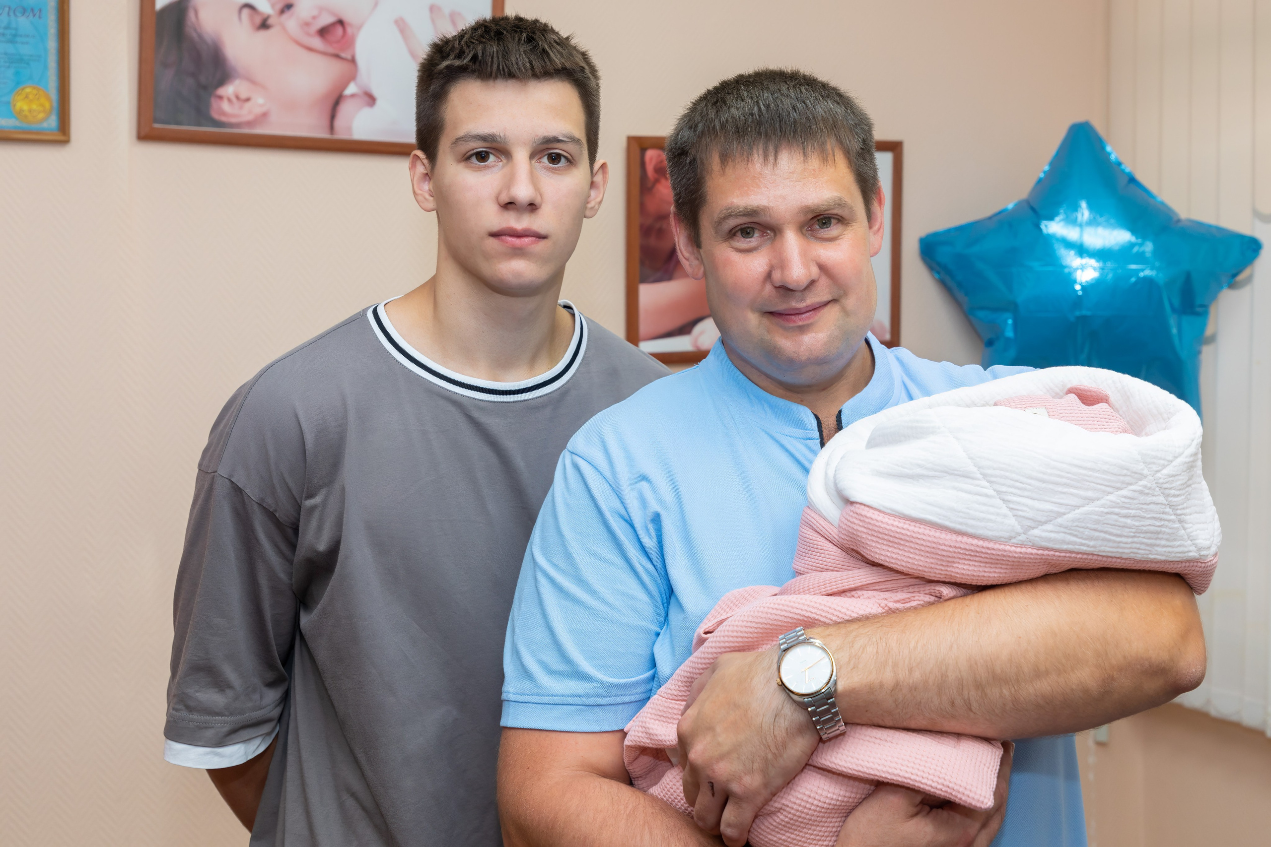 Выписка из роддома. Свадебный, семейный, школьный Фотограф и видеограф Худаноговы Александр и Ирина г. Зеленогорск, Красноярск