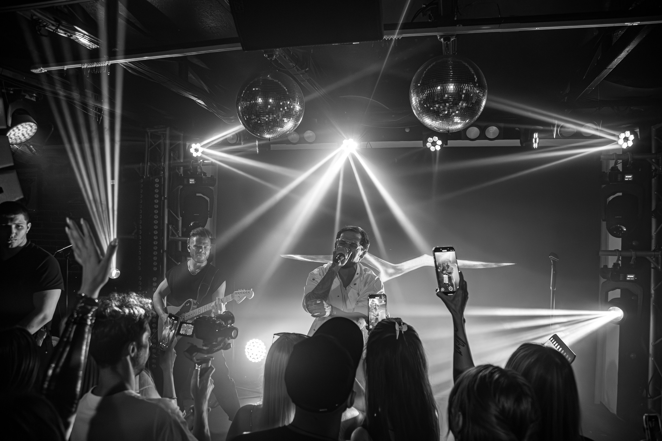 «МИША МАРВИН"_Чайка на пляже_Ялта_14.06.2025. Аминов Руслан | Фотограф