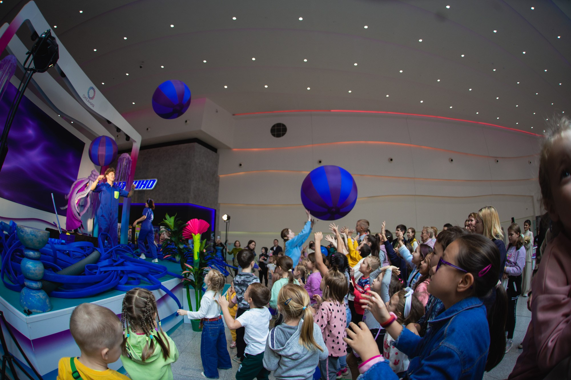 Сказка в ТЦ Океания. Репортажный и концертный фотограф в Москве Анастасия Осень