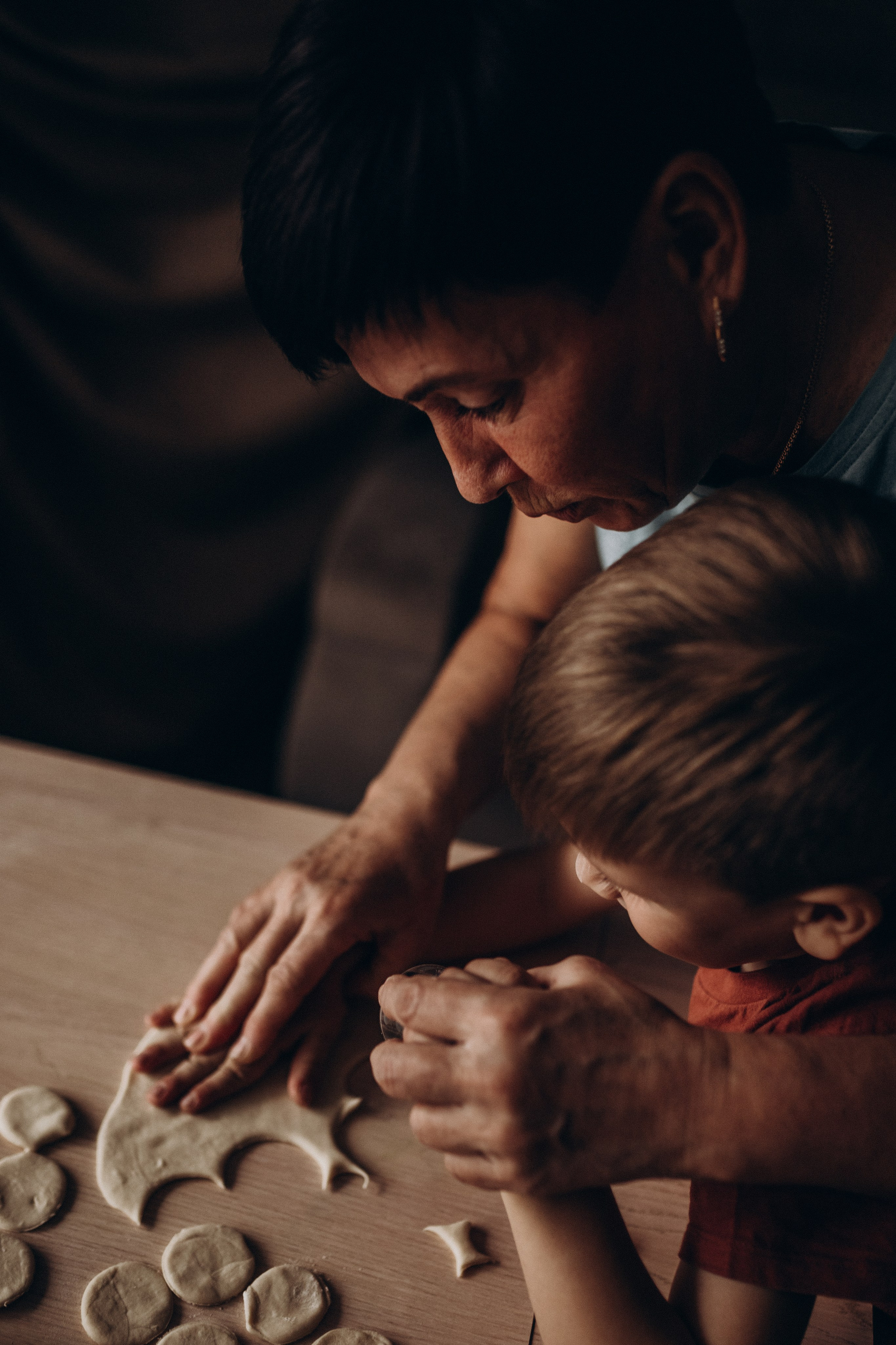 Бабушка с внуками. Семейный фотограф lifestyle в Новосибирске Елена Шпилевая